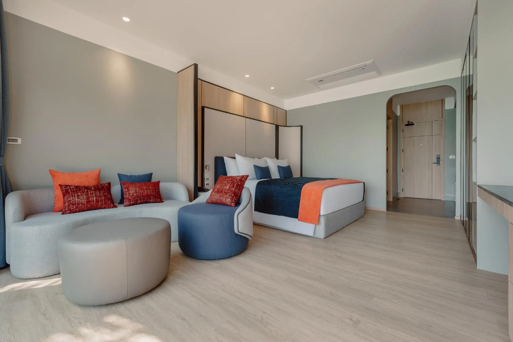 Bed in Hotel Tide Phuket Beachfront