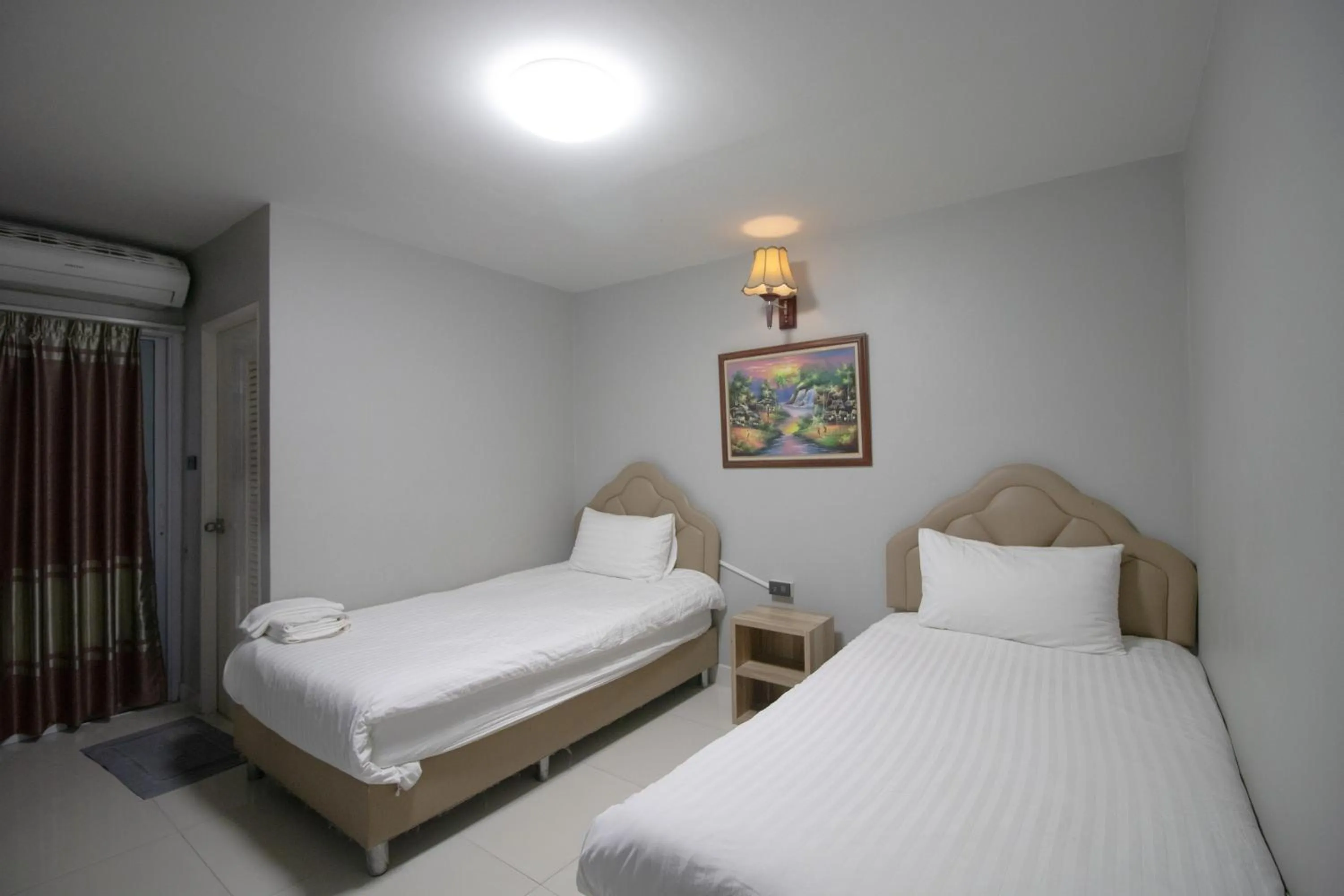 Bedroom, Bed in Kun Hotel