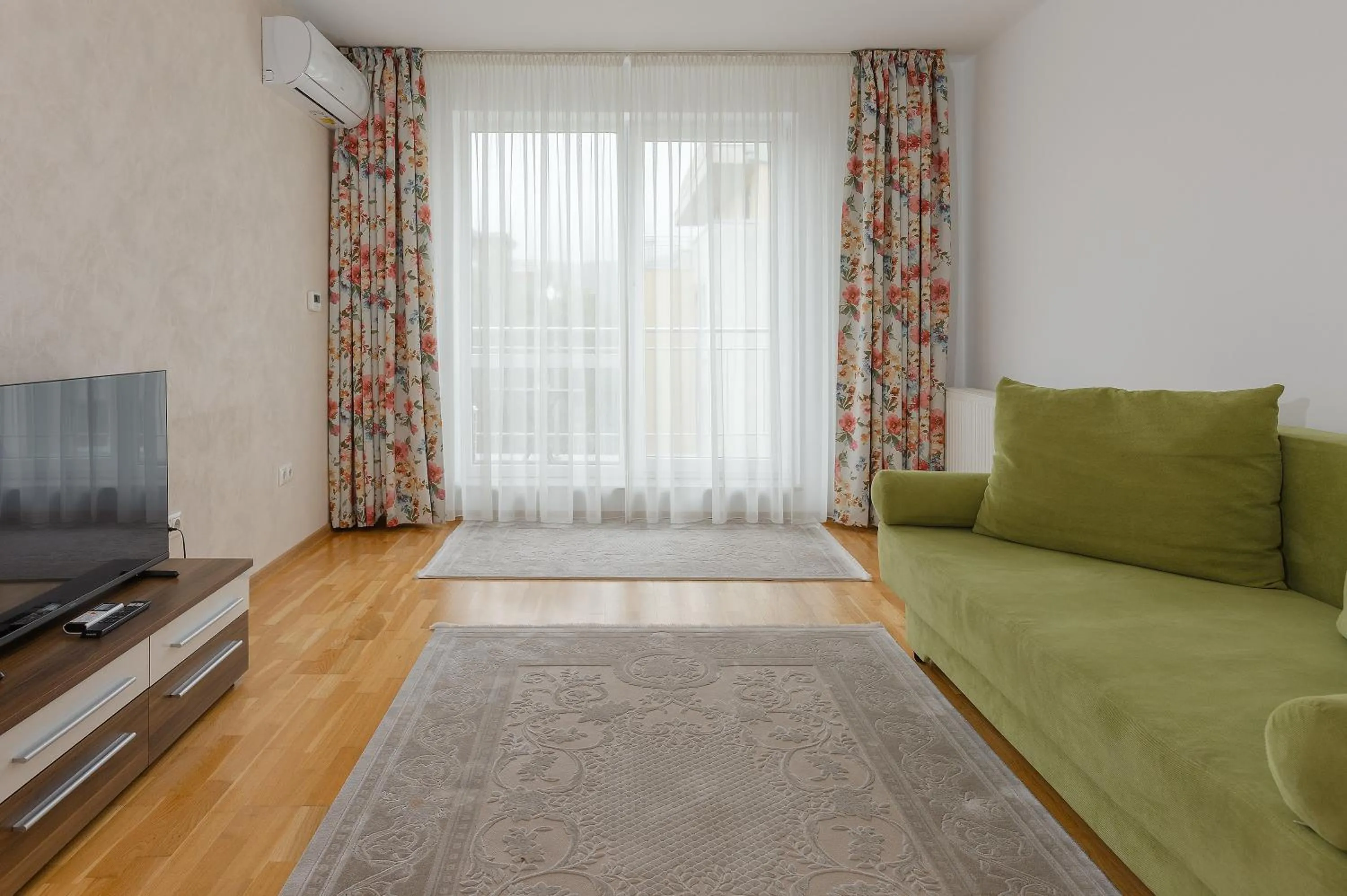 Communal lounge/ TV room in Brasov Holiday Apartments