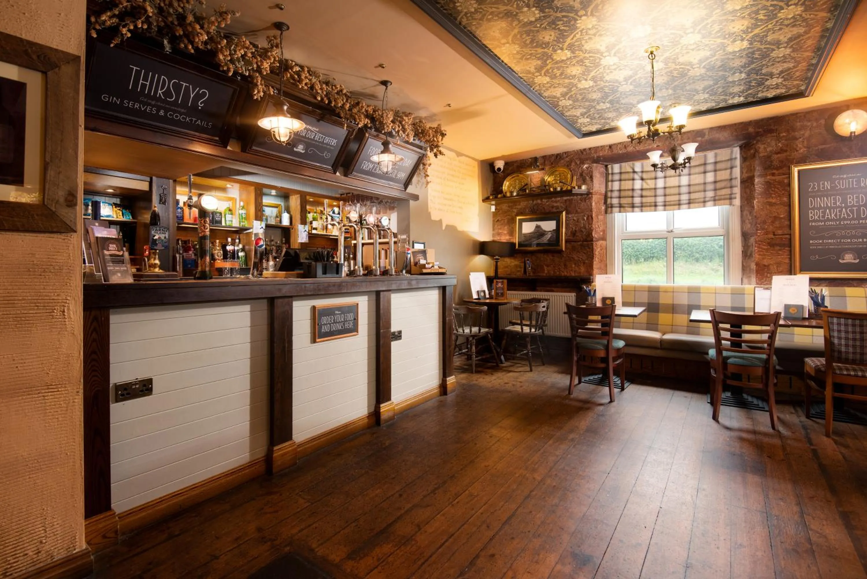 Lounge or bar in The Lindisfarne Inn - The Inn Collection Group