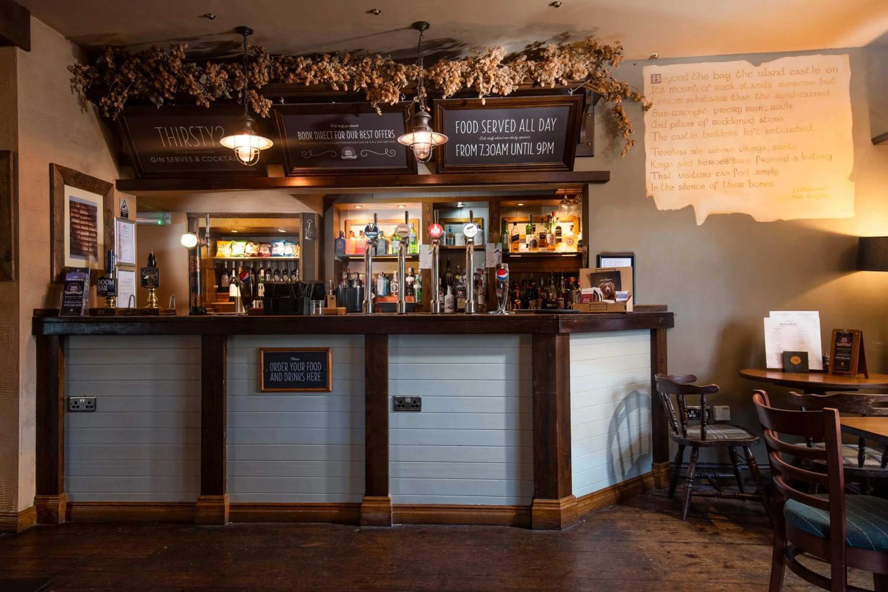 Lounge or bar in The Lindisfarne Inn - The Inn Collection Group