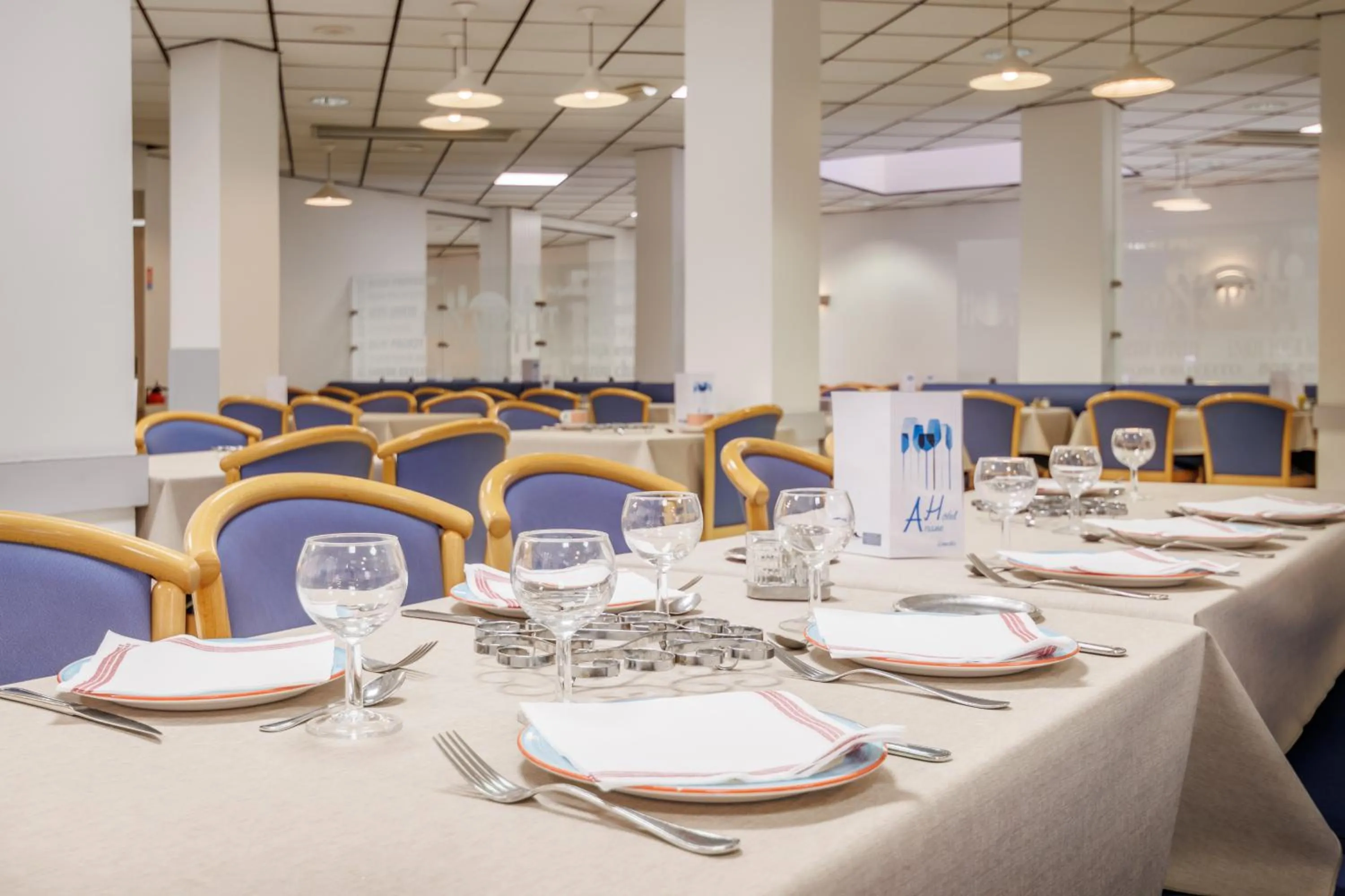 Restaurant/places to eat in Hôtel Ariane