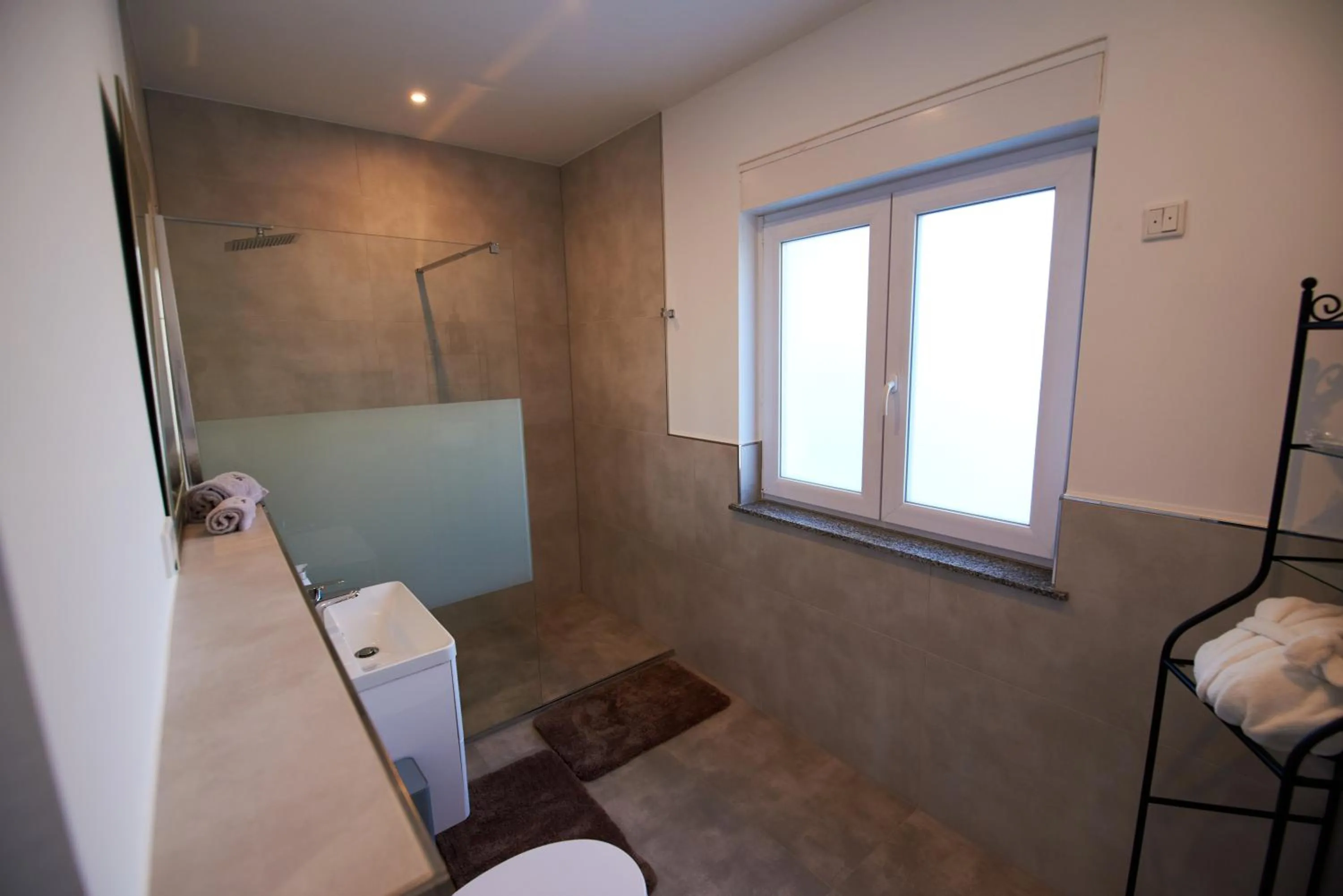 Shower in Business Apartments Höfle