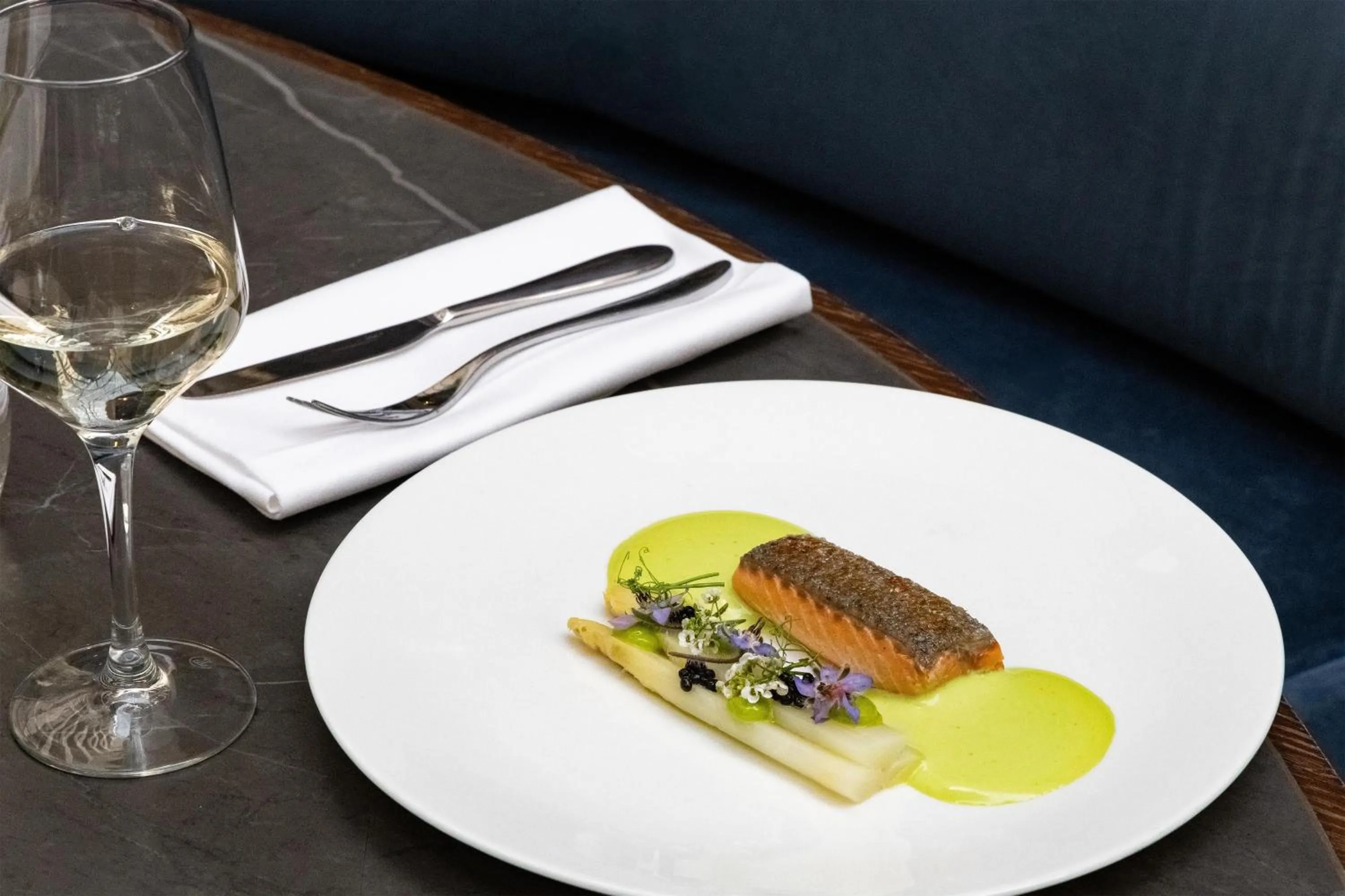 Food and drinks in Radisson Collection Grand Place Brussels