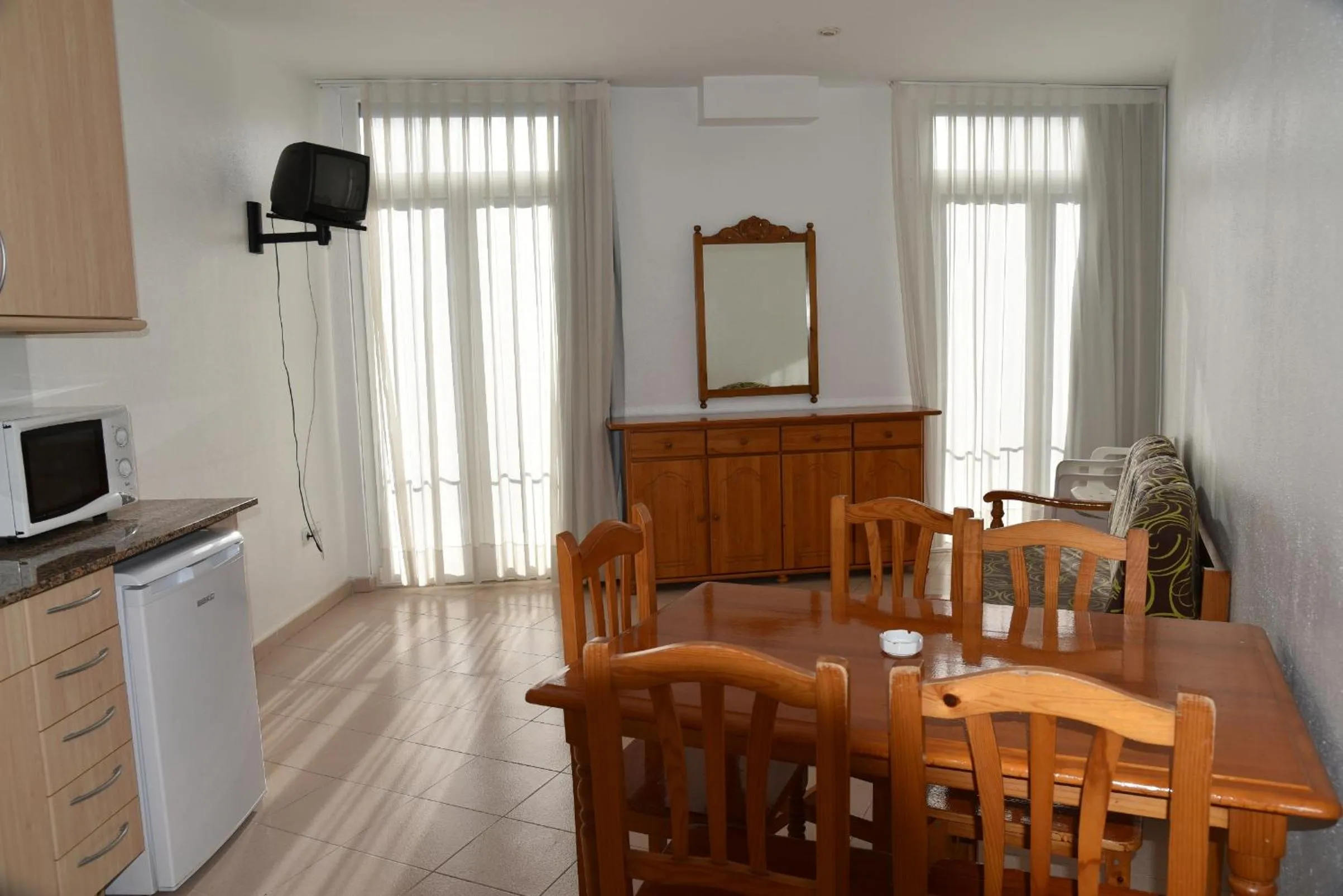 Dining area in Apartamentos AR Dosjoimi