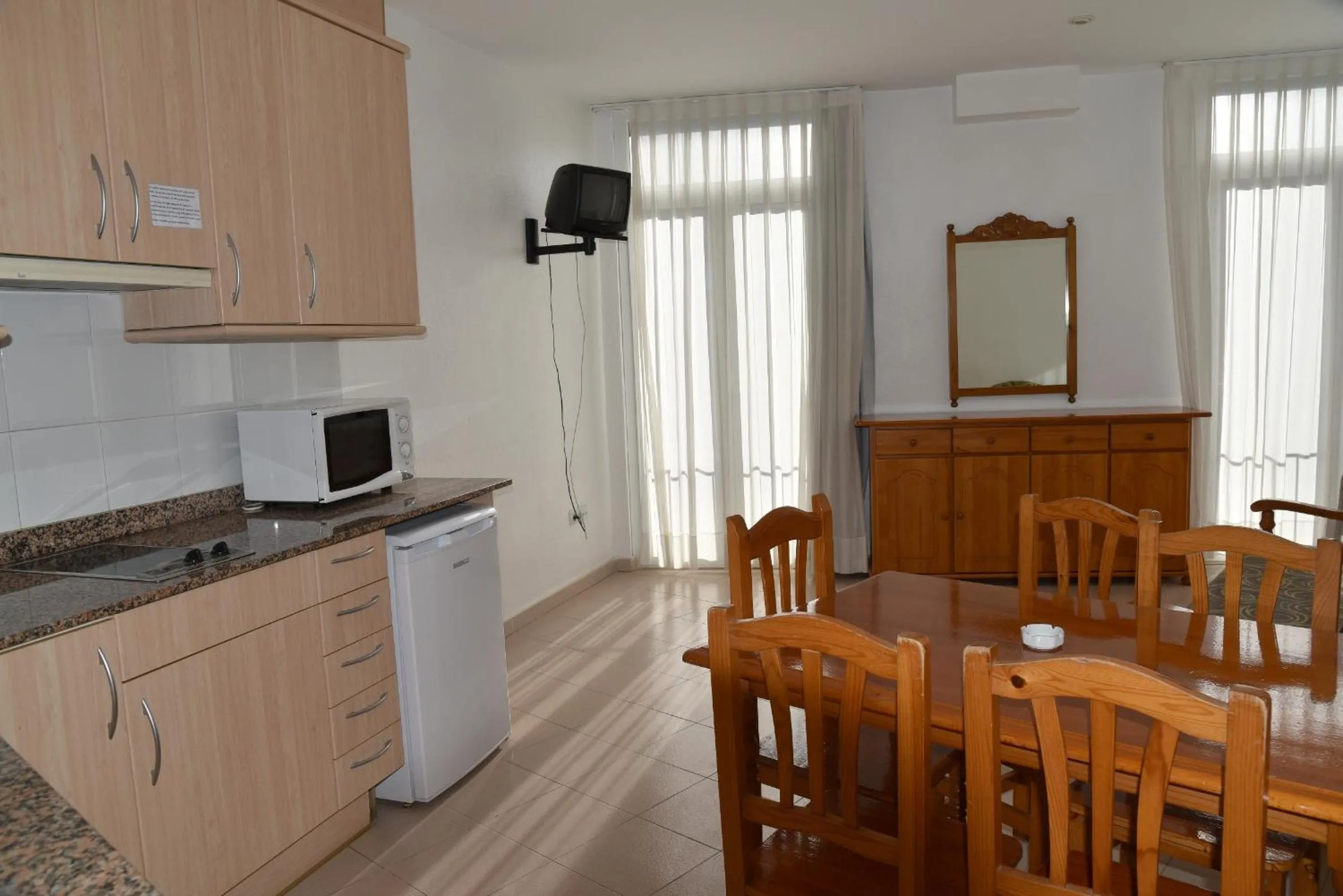 Kitchen or kitchenette in Apartamentos AR Dosjoimi