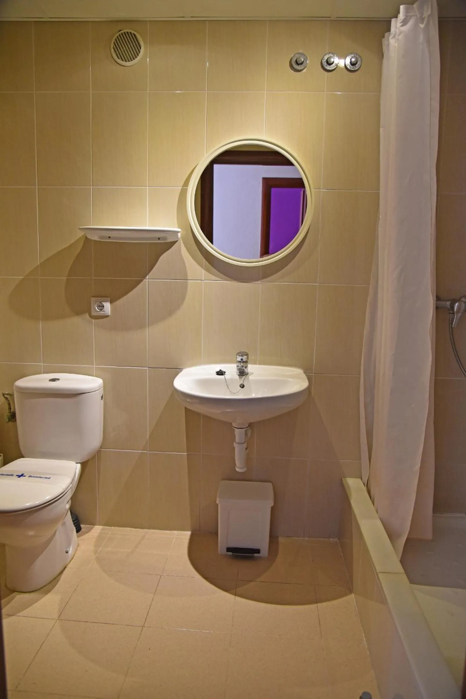 Bathroom in Apartamentos AR Dosjoimi