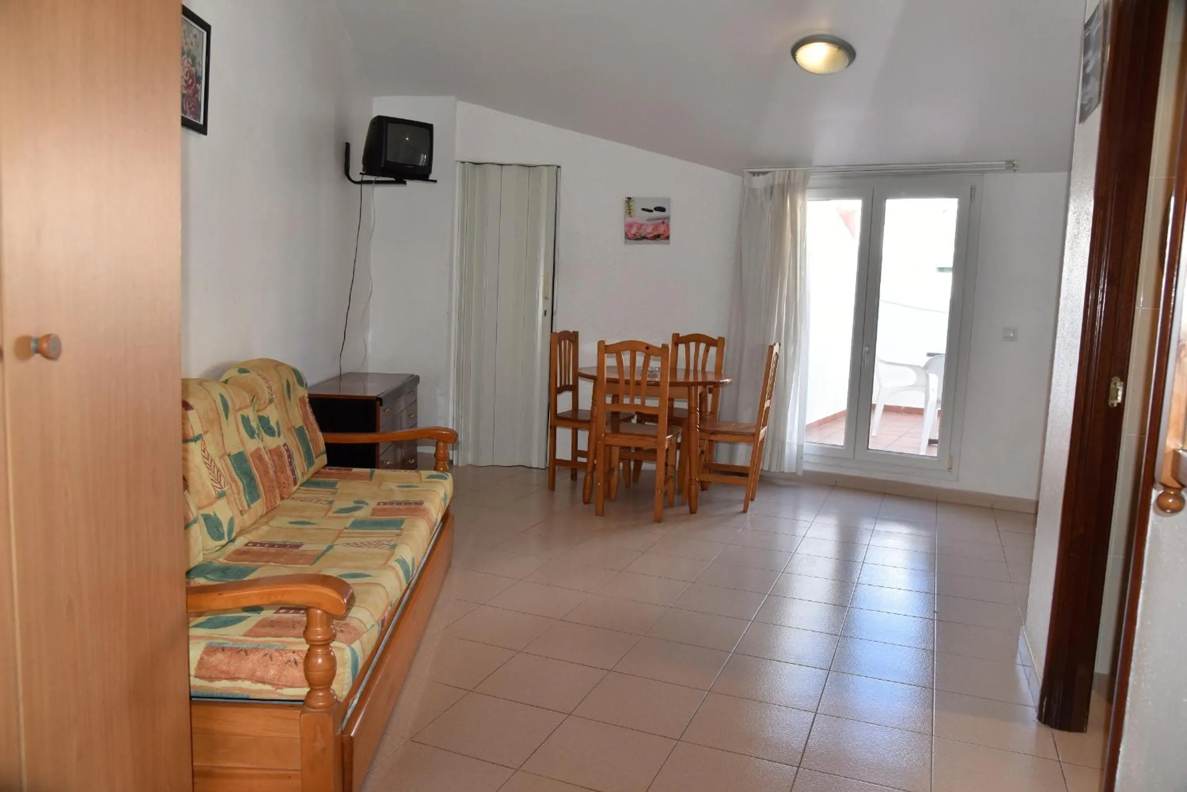 Dining area in Apartamentos AR Dosjoimi