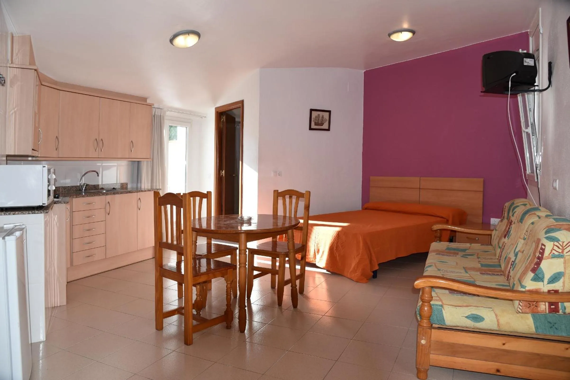 Dining area in Apartamentos AR Dosjoimi