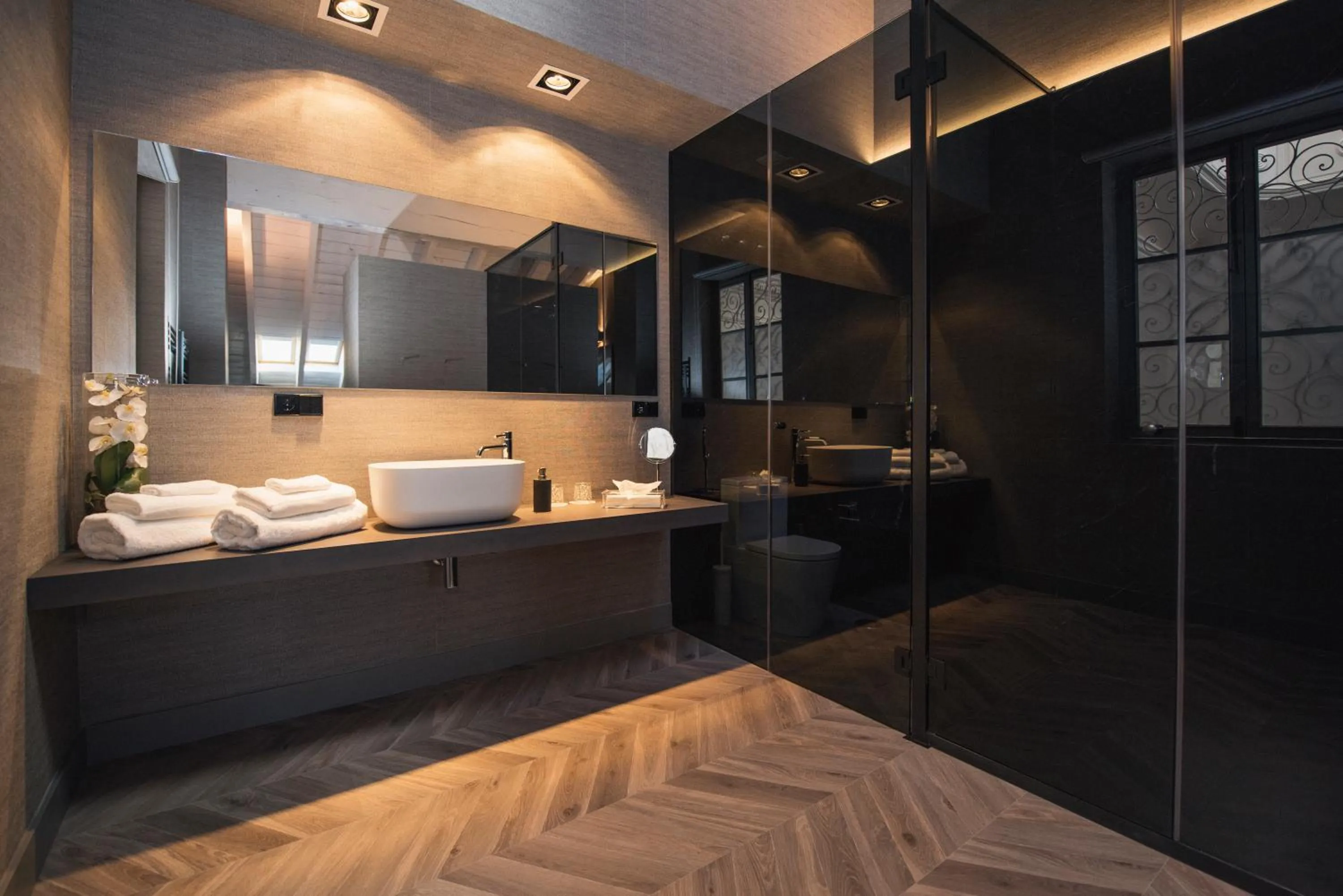Shower, Bed in Palacio Salvetti Suites