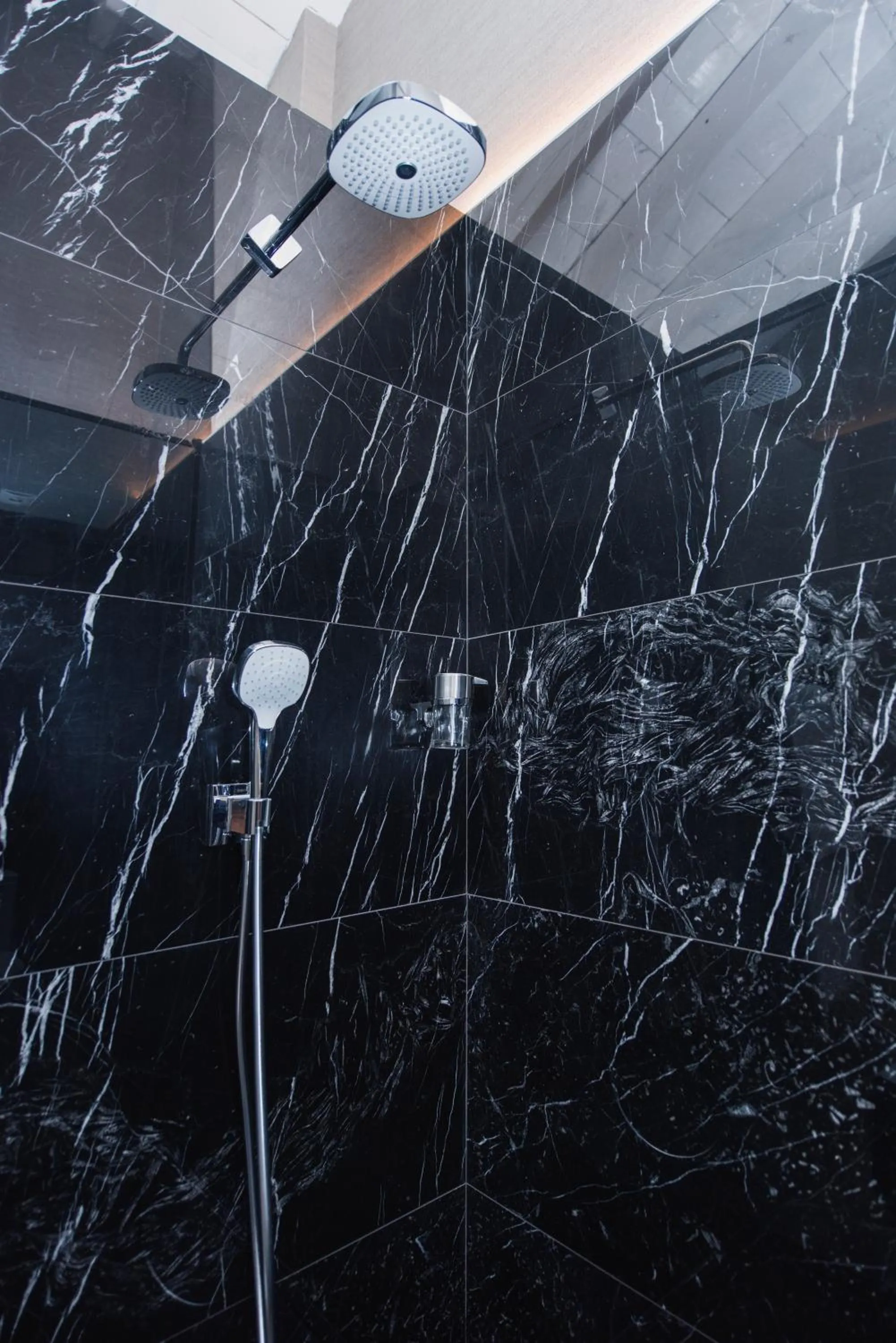 Shower in Palacio Salvetti Suites