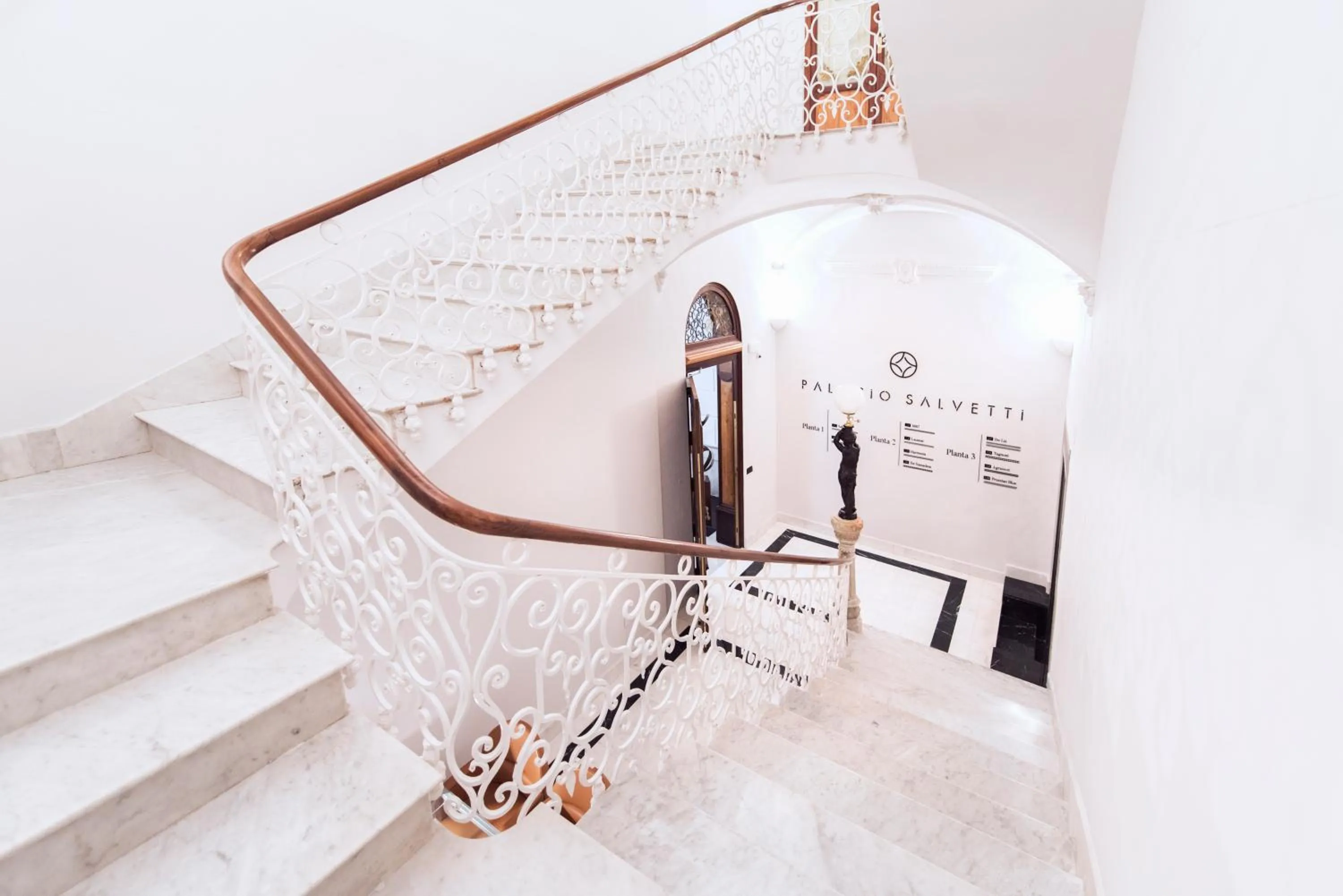 Area and facilities in Palacio Salvetti Suites