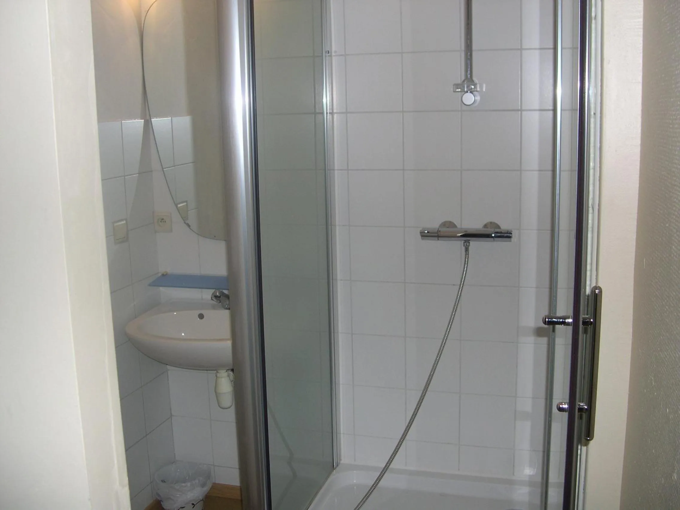 Bathroom in Hotel Beau Rivage and Restaurant Koulic