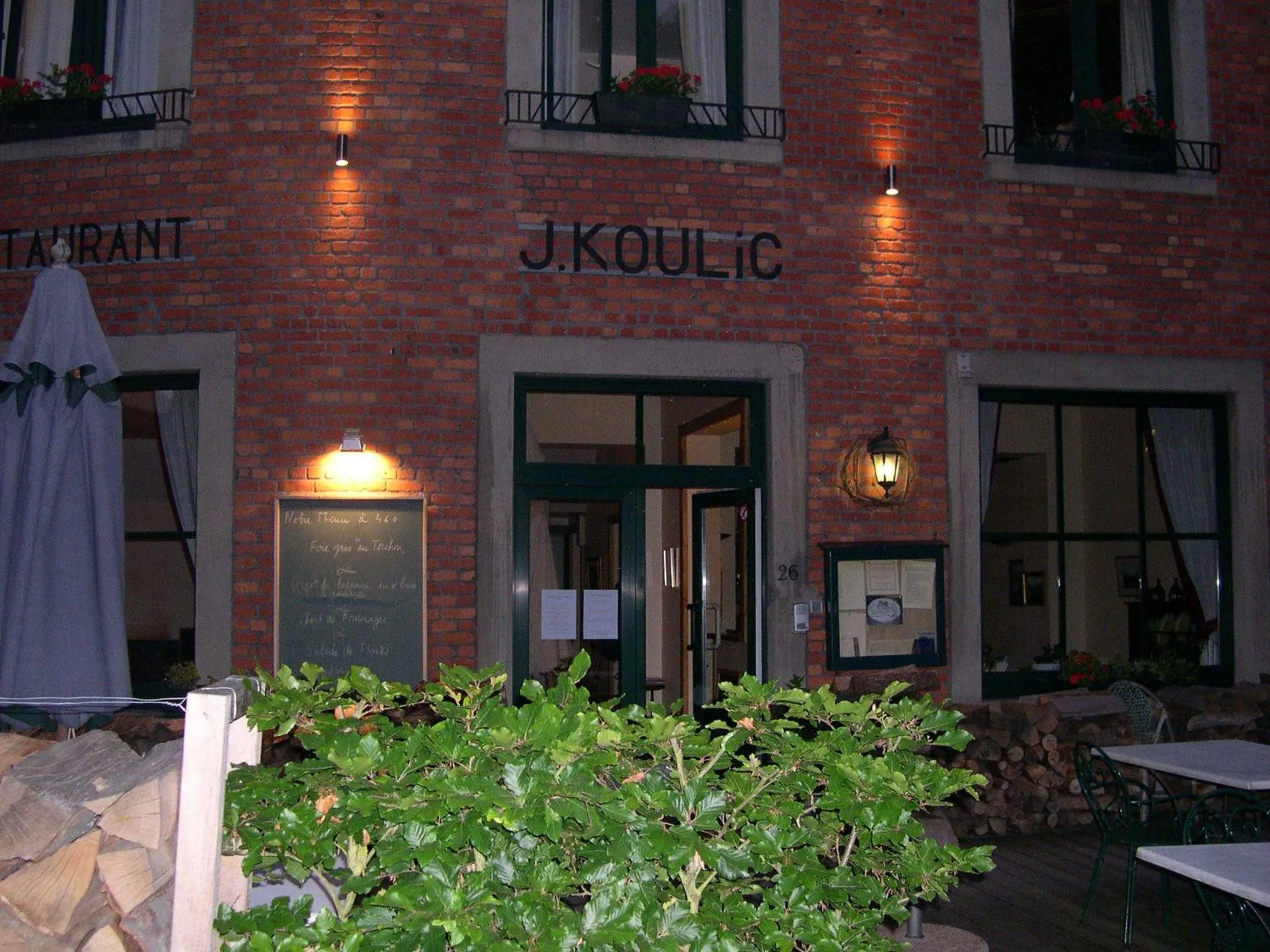 Facade/entrance in Hotel Beau Rivage and Restaurant Koulic