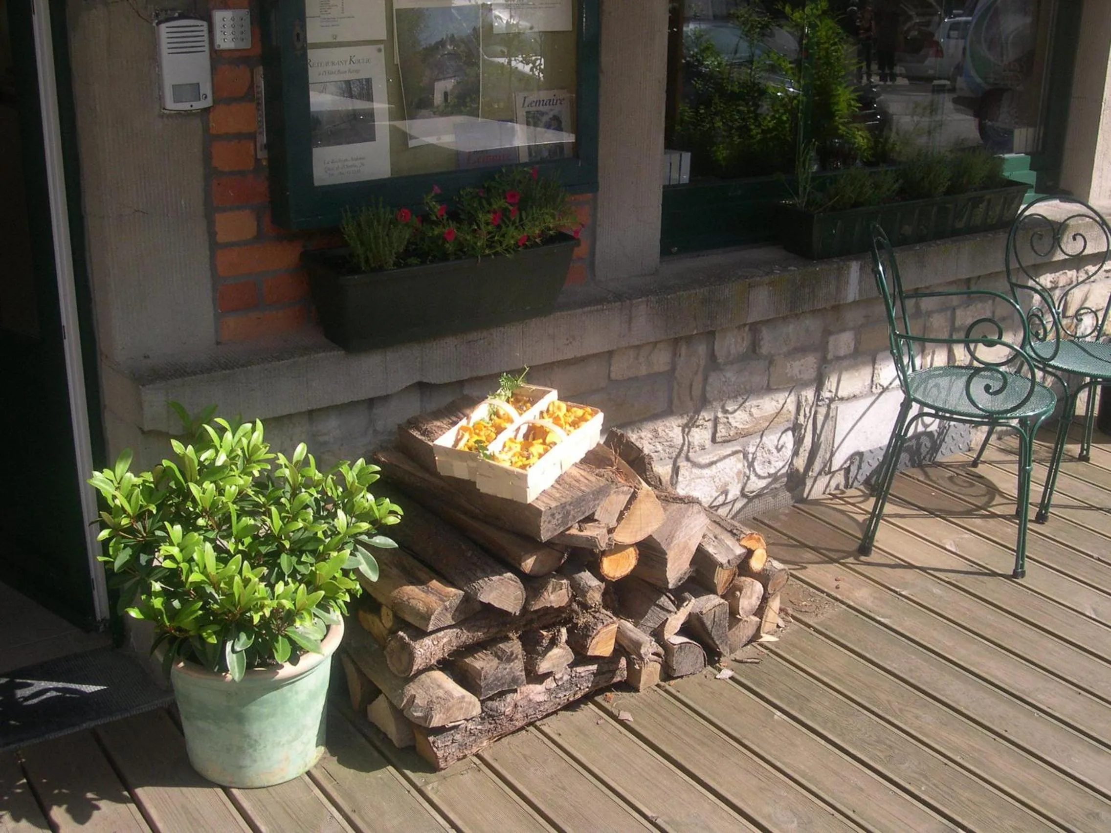 Decorative detail in Hotel Beau Rivage and Restaurant Koulic