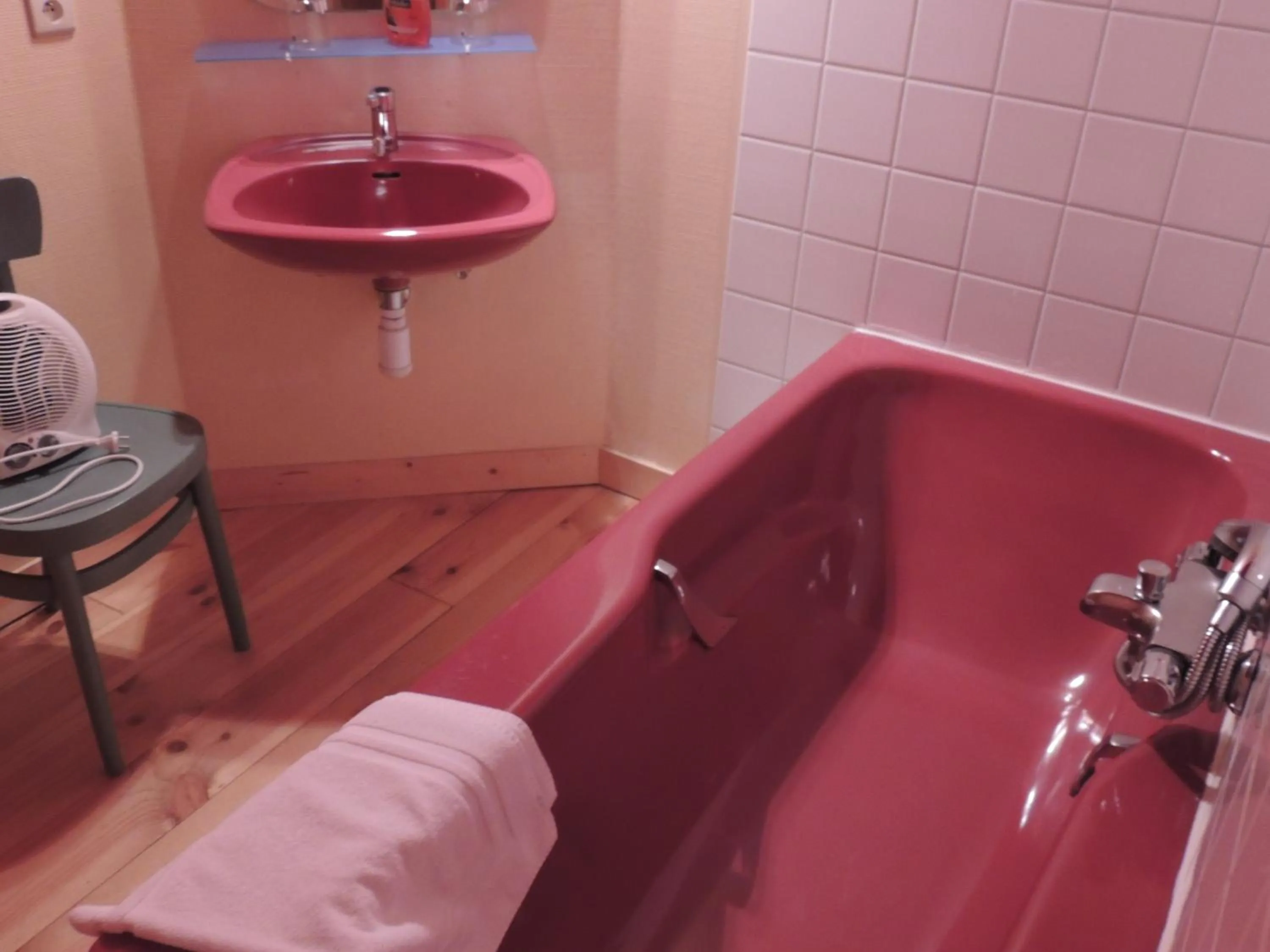 Bathroom in Hotel Beau Rivage and Restaurant Koulic