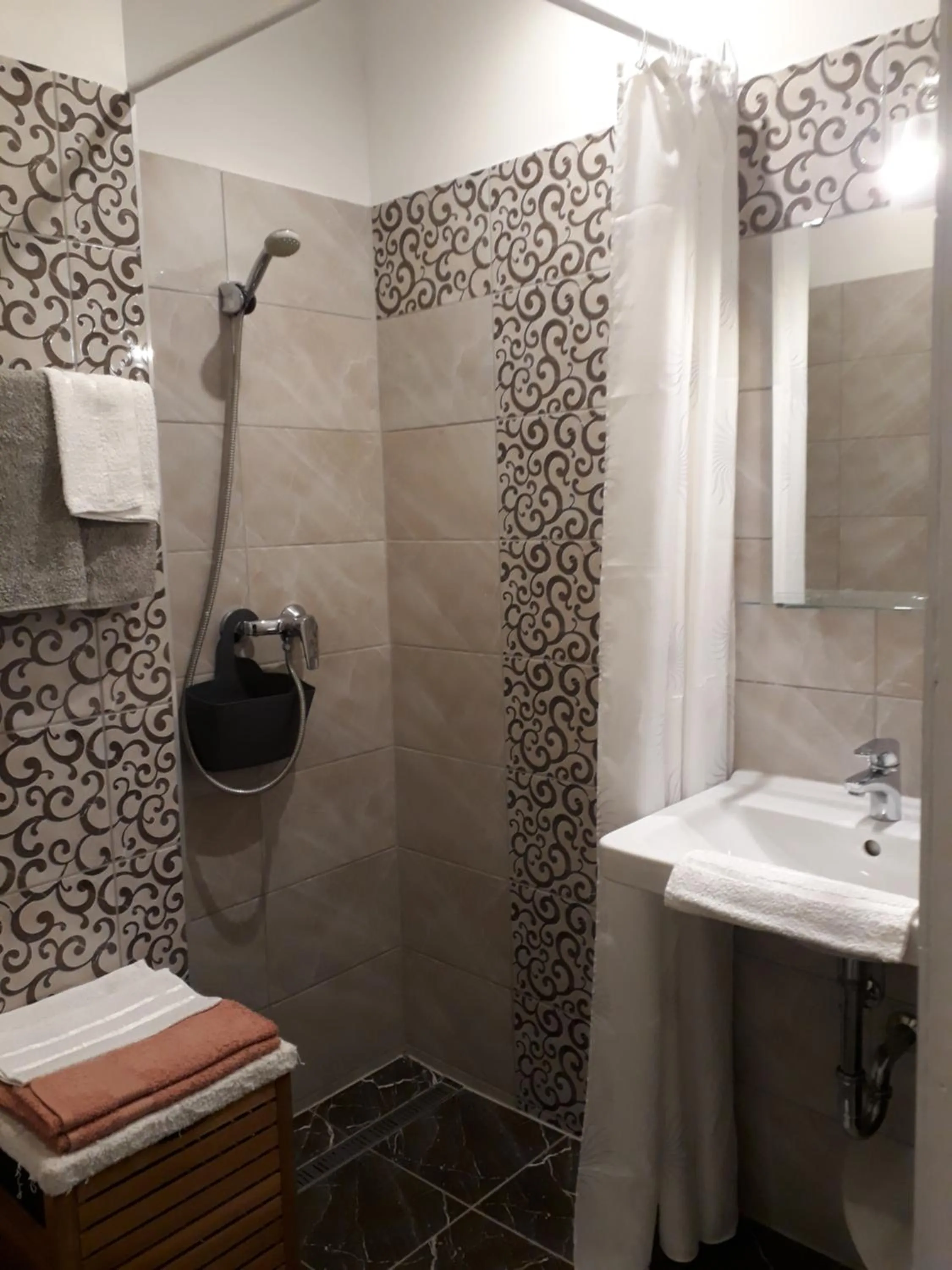 Bathroom in Hédi Vendégház Eger