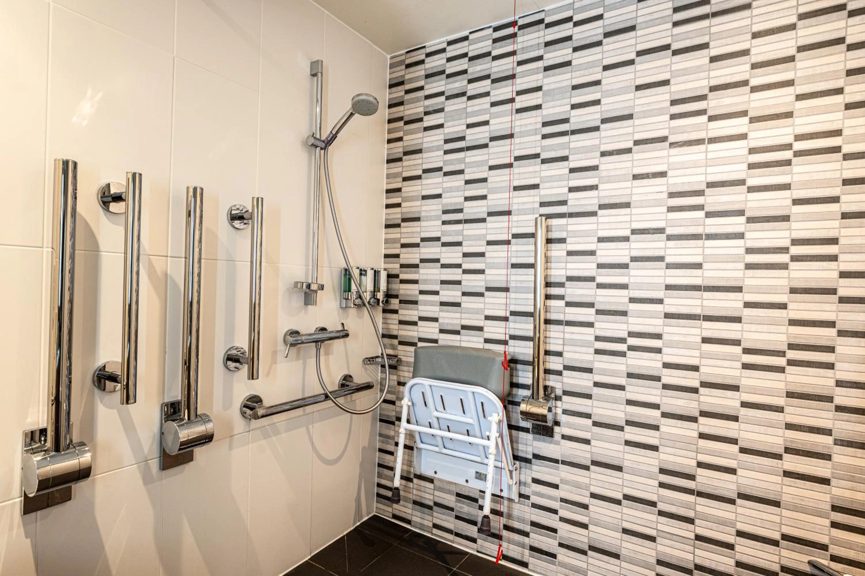 Bathroom in Hampton By Hilton Bristol Airport