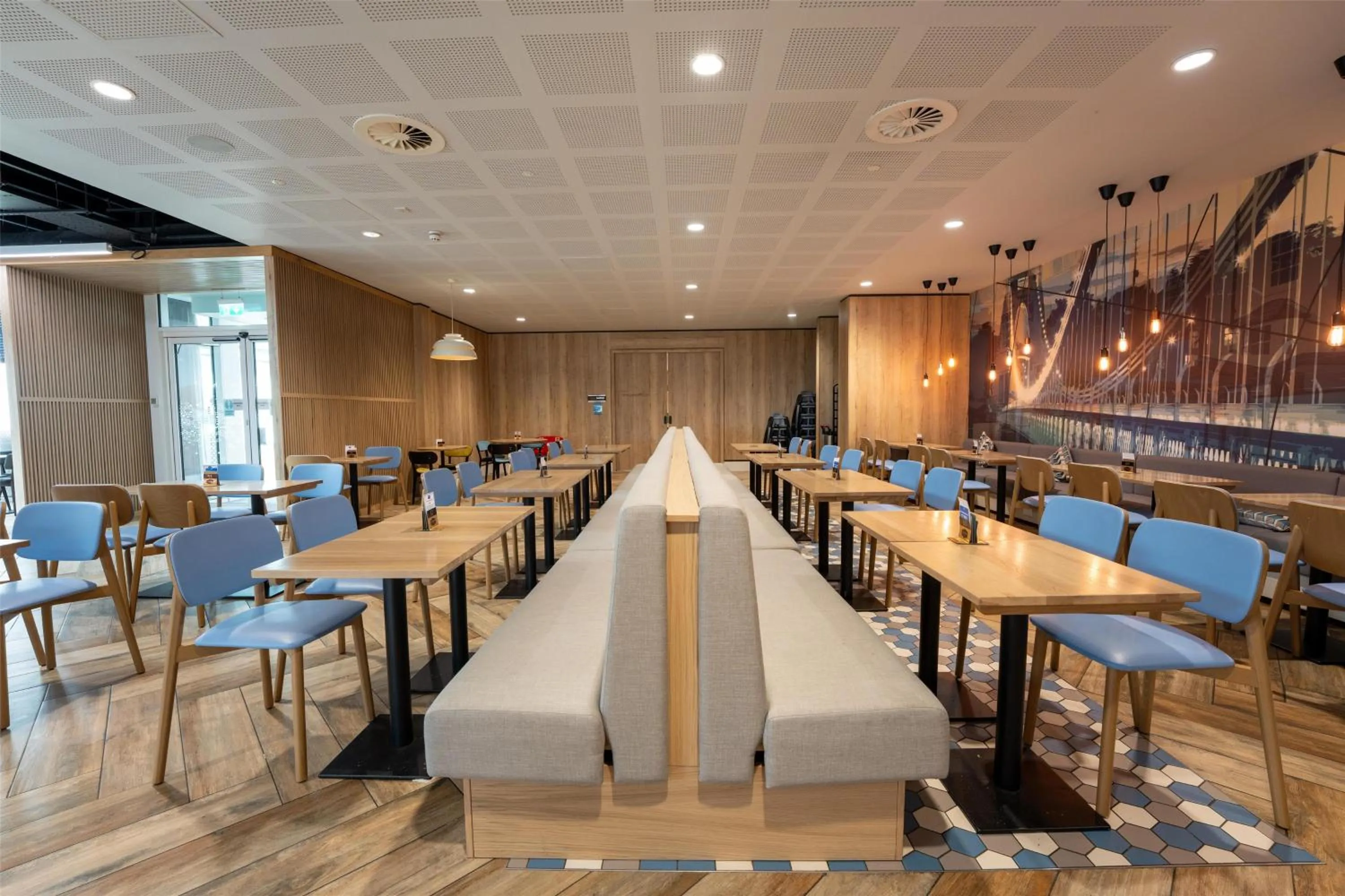 Lobby or reception in Hampton By Hilton Bristol Airport