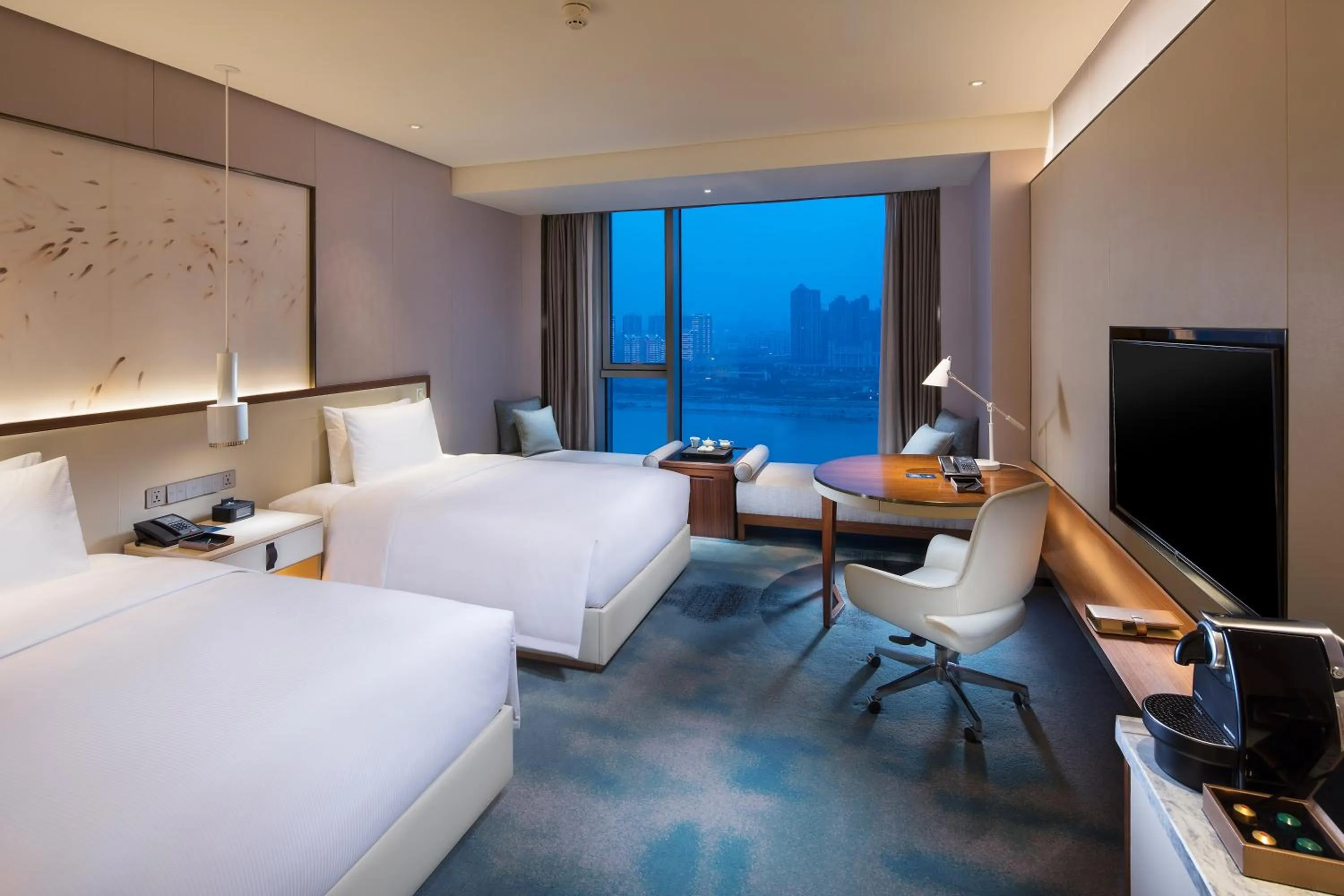 Photo of the whole room, Bed in Hilton Quanzhou Riverside