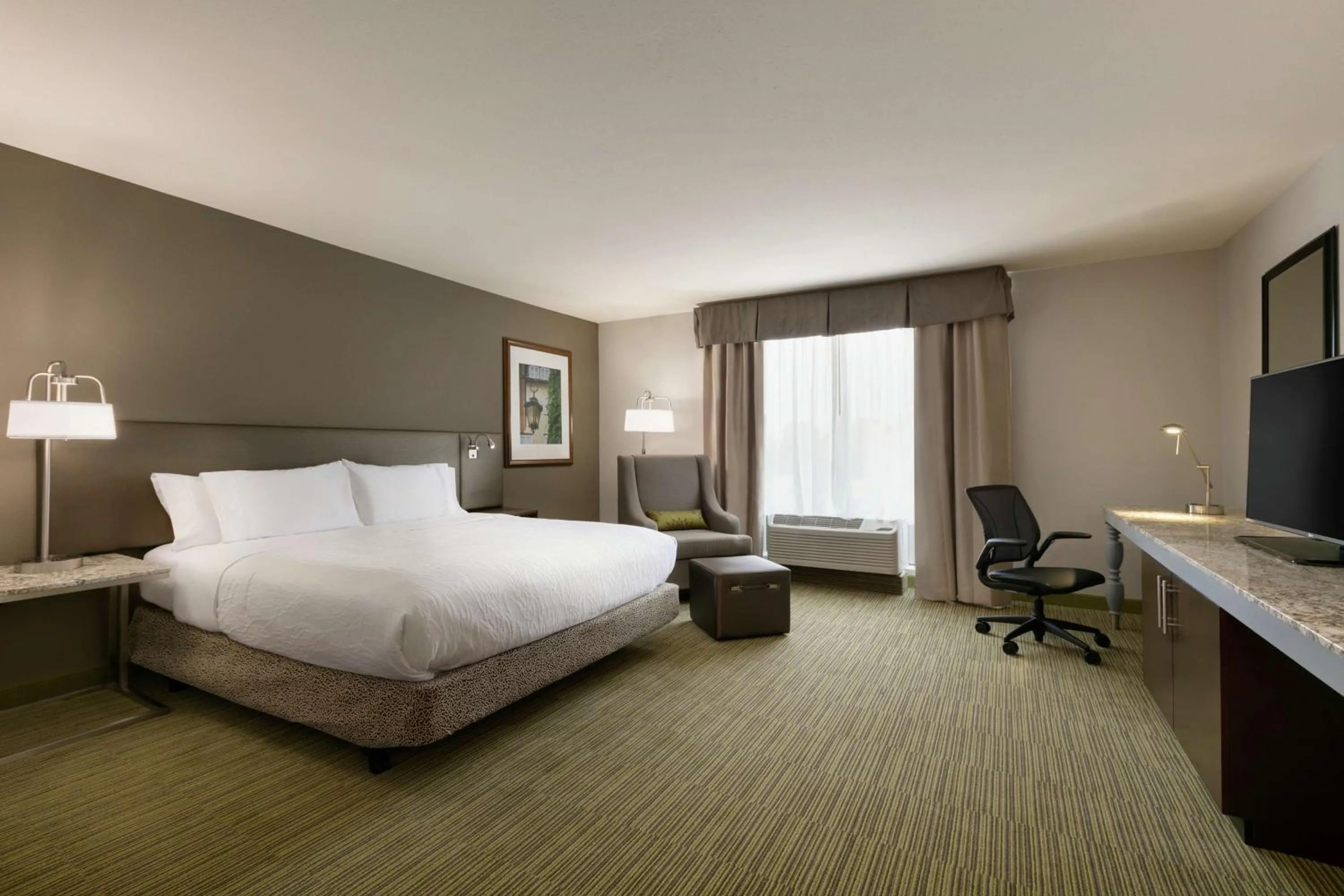 Bedroom, Bed in Hilton Garden Inn Statesville