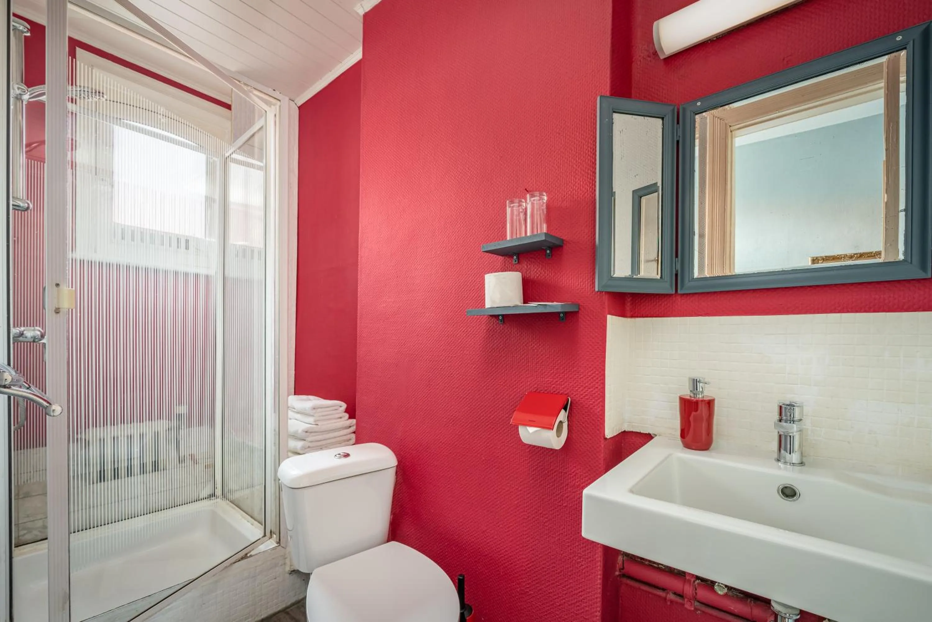 Shower in Hotel Van Eyck