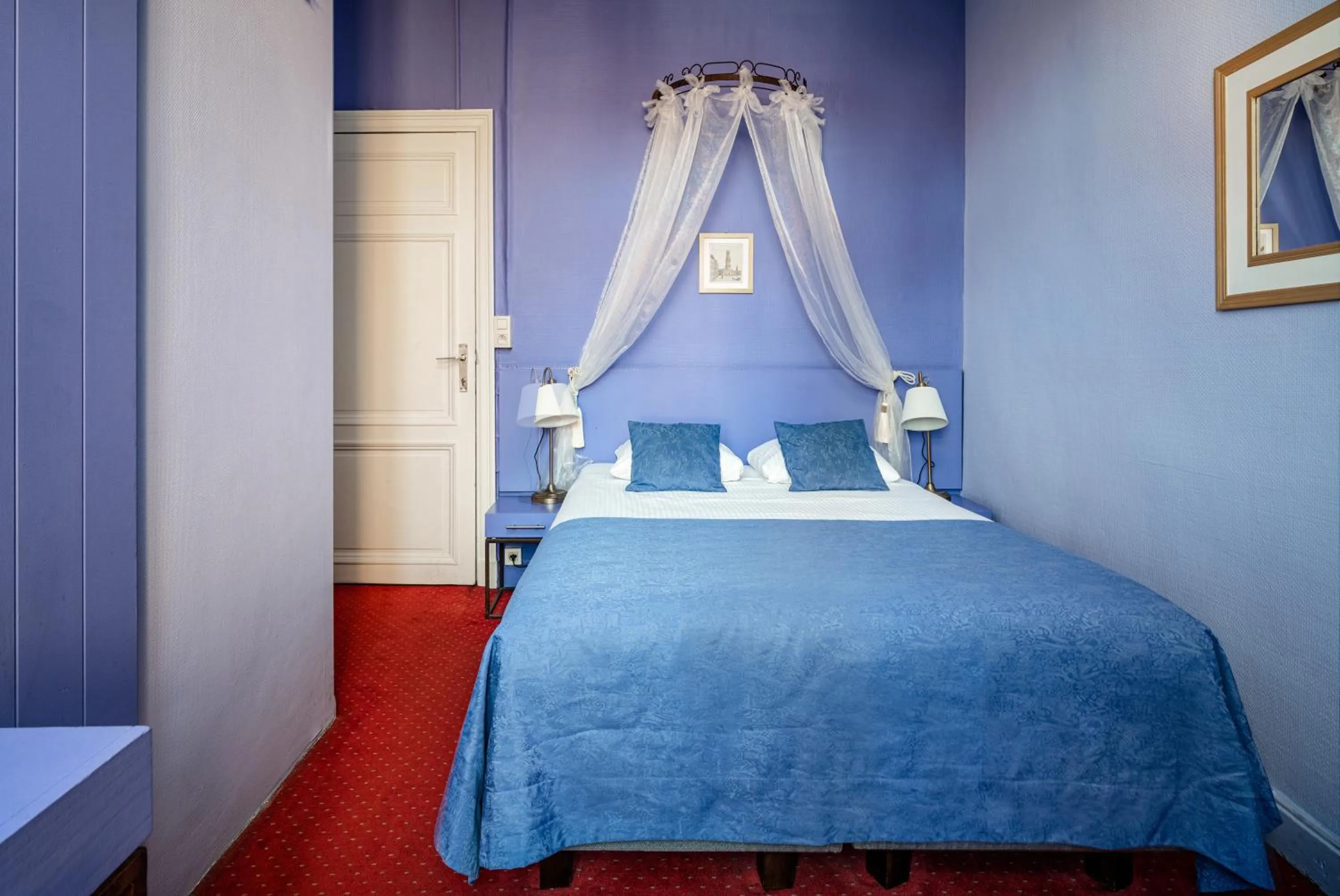 Photo of the whole room, Bed in Hotel Van Eyck