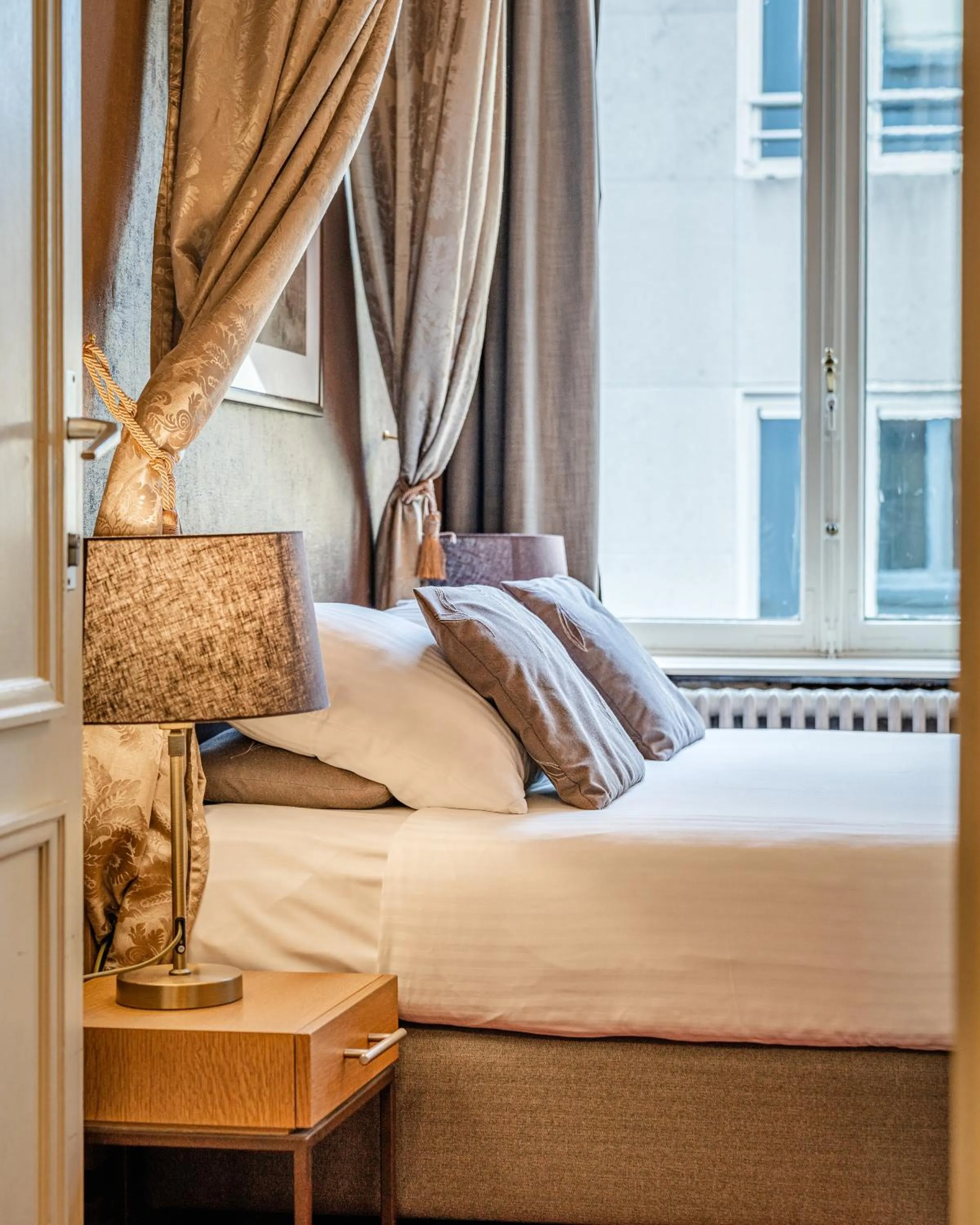 Bed in Hotel Van Eyck