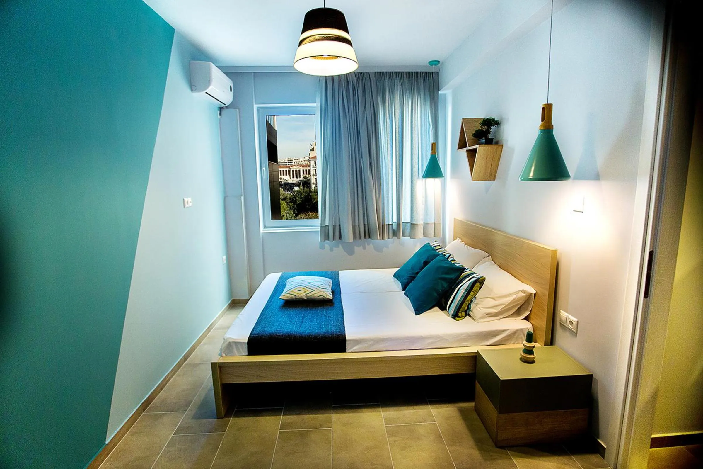 Bedroom, Bed in Emerald Suite