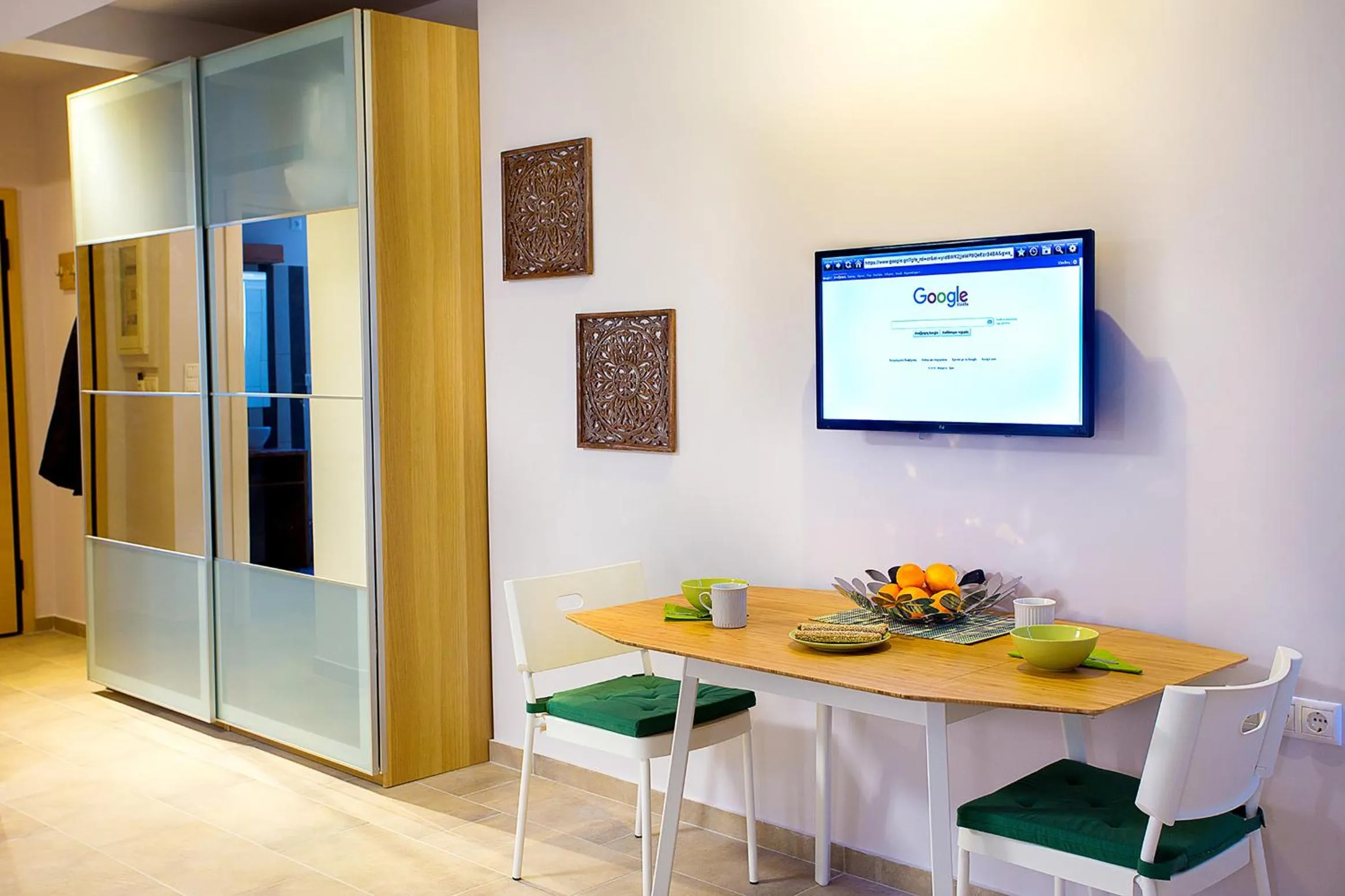 Dining area in Emerald Suite
