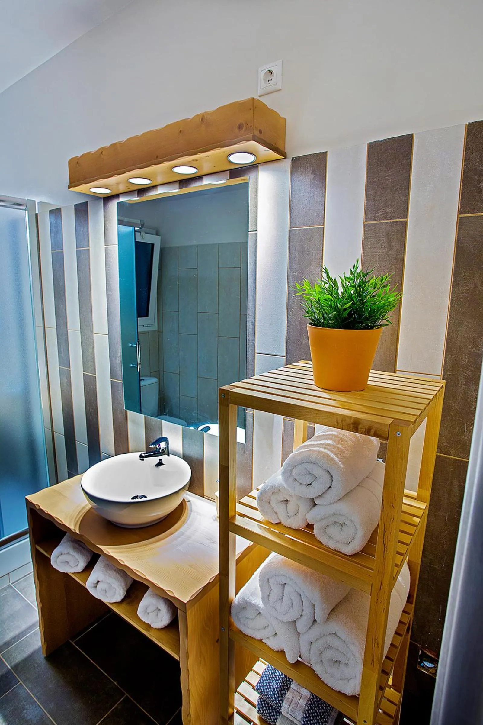 Bathroom in Emerald Suite
