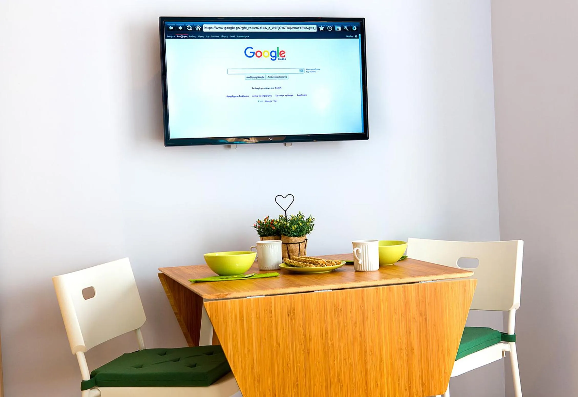 Dining area in Emerald Suite
