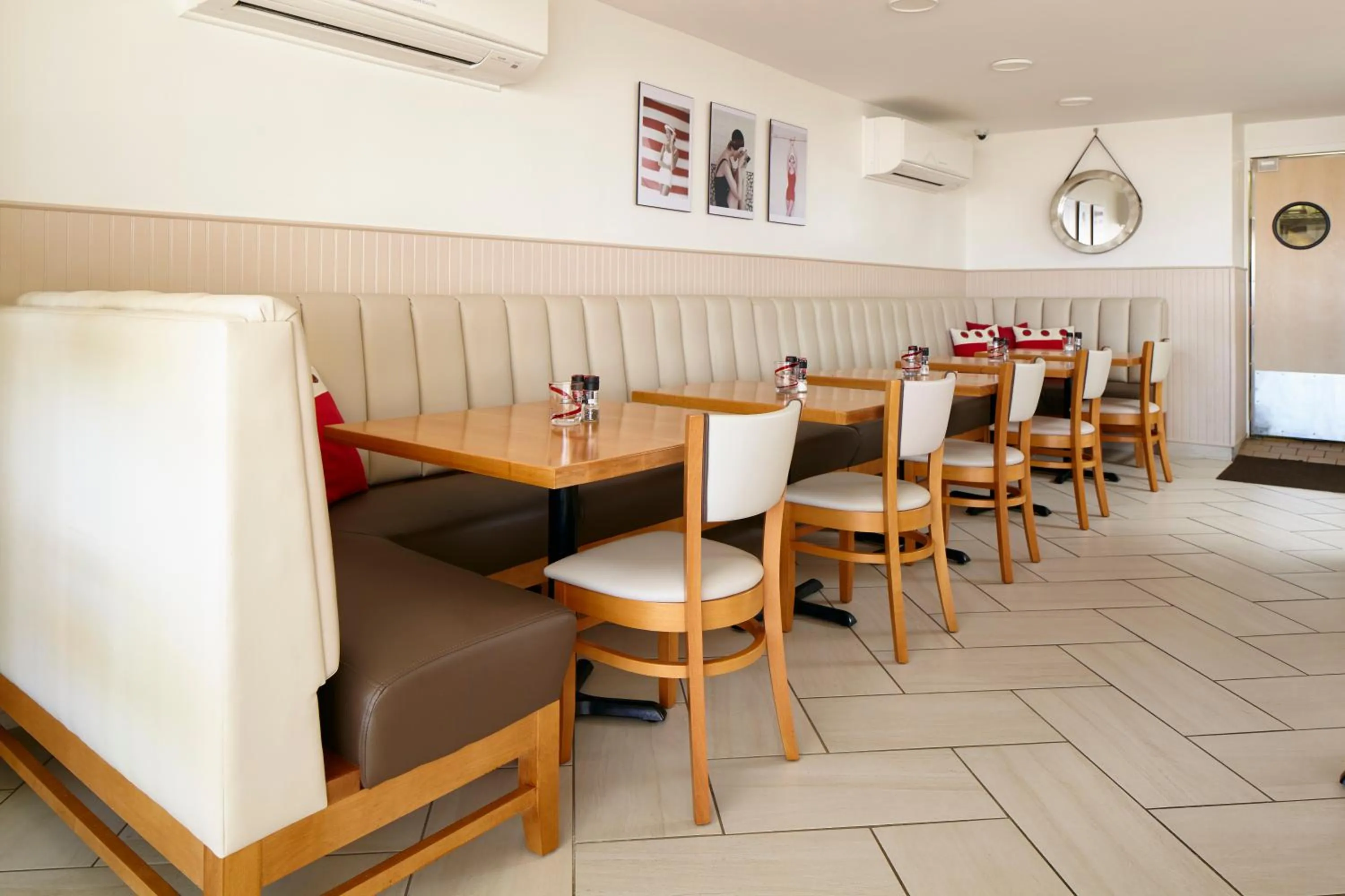 Restaurant/places to eat in The Hotel Maria