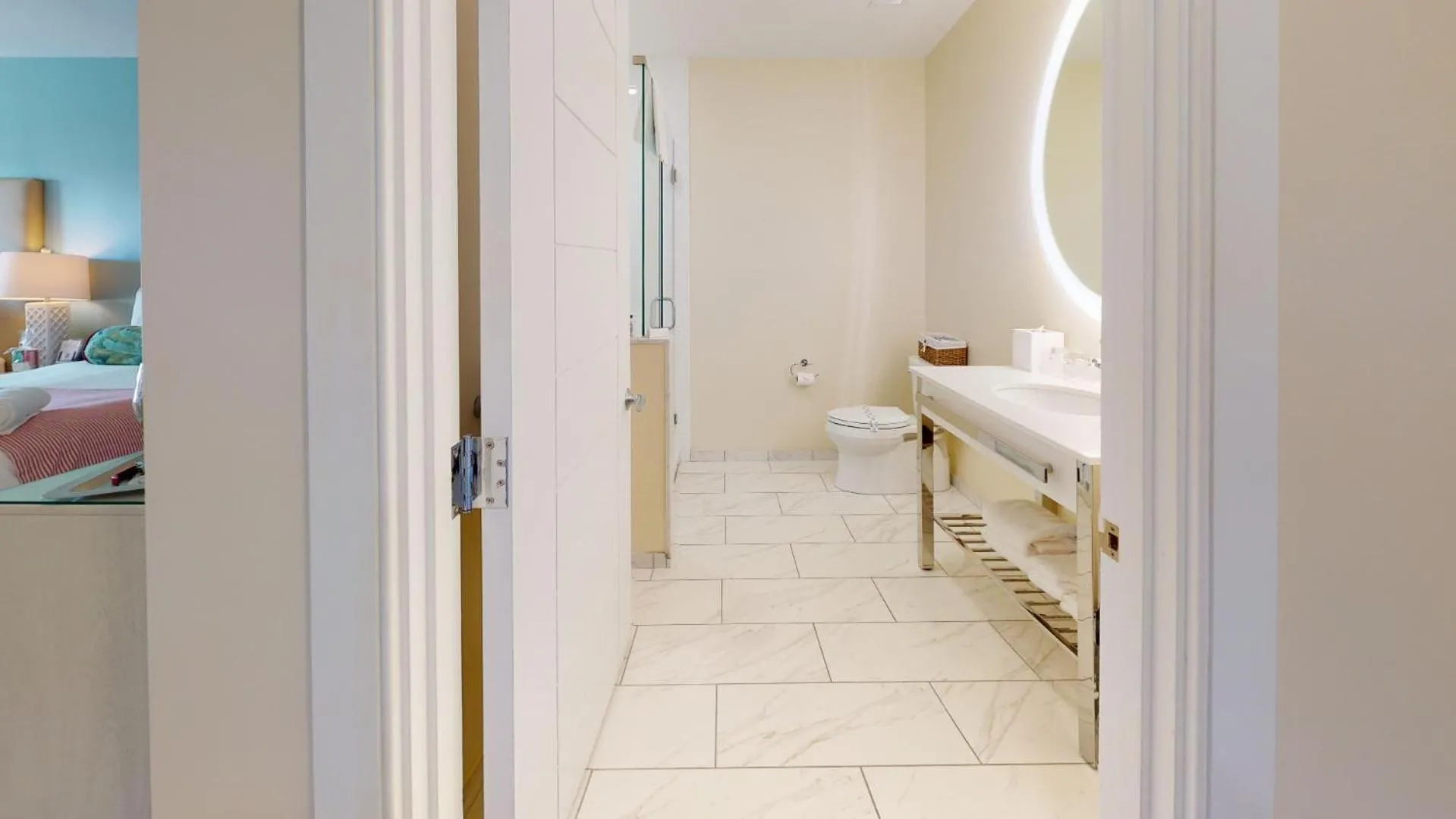 Bathroom, Bed in The Hotel Maria