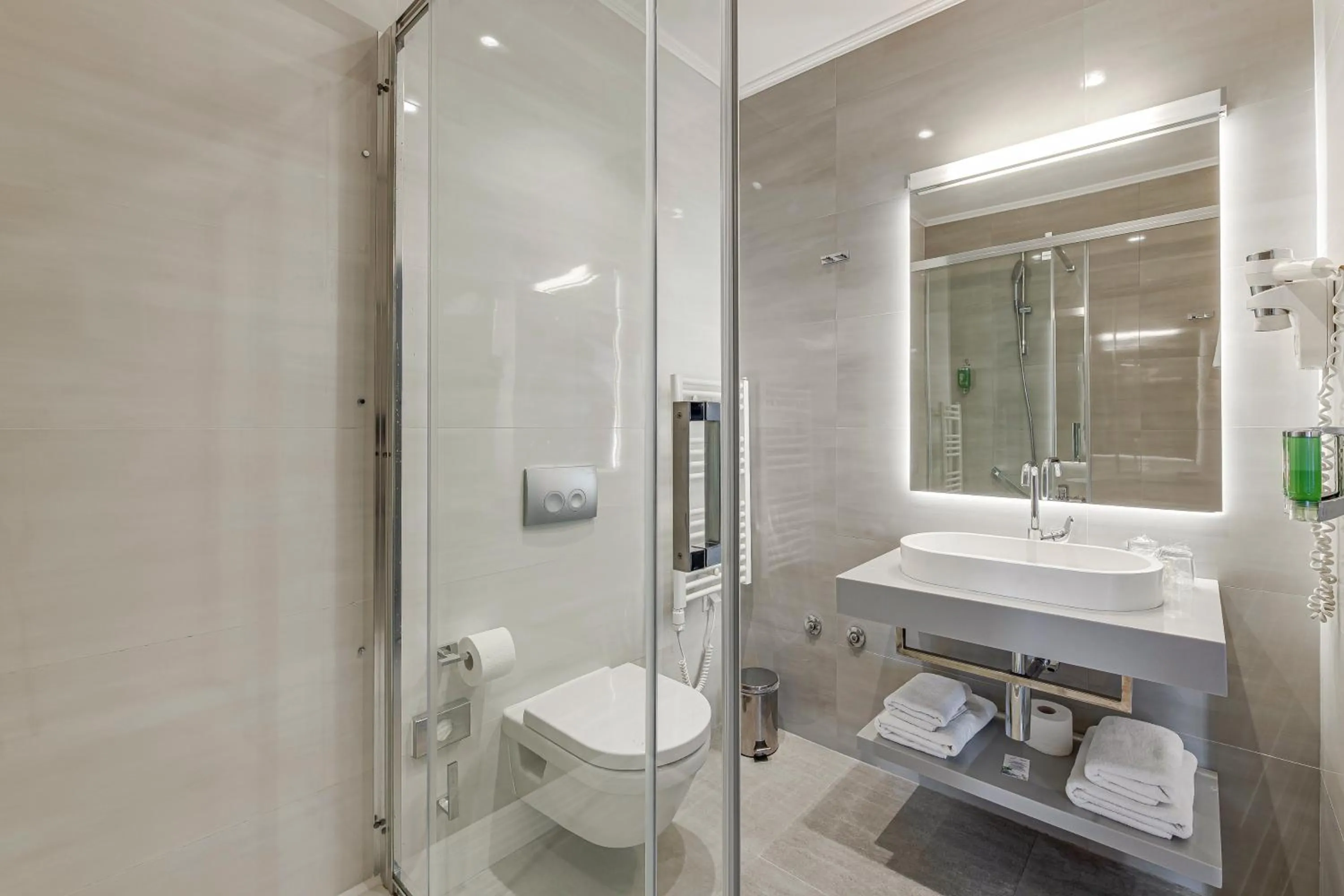 Bathroom in Hotel Lero