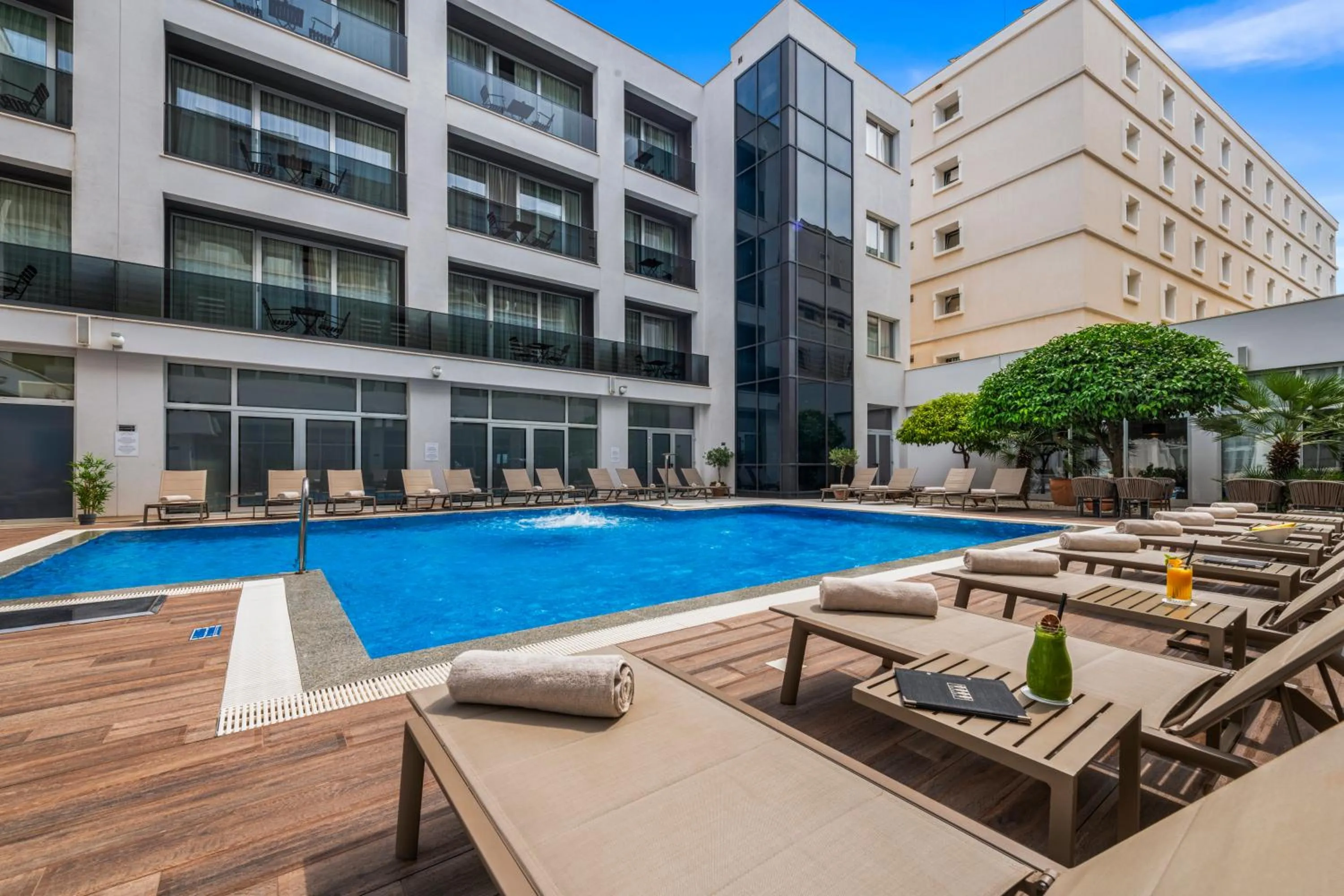 Swimming pool in Hotel Lero