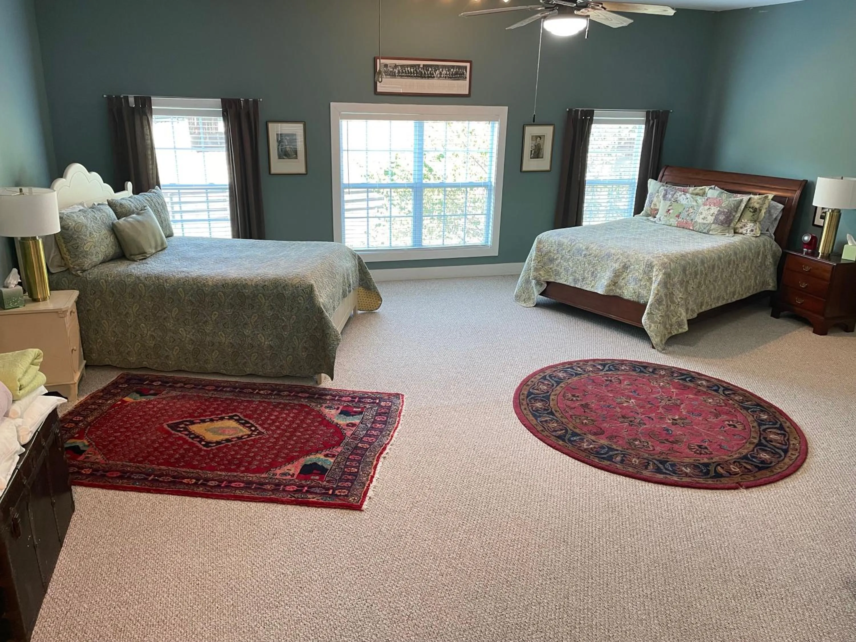 Bed in Full Circle Farm Inn