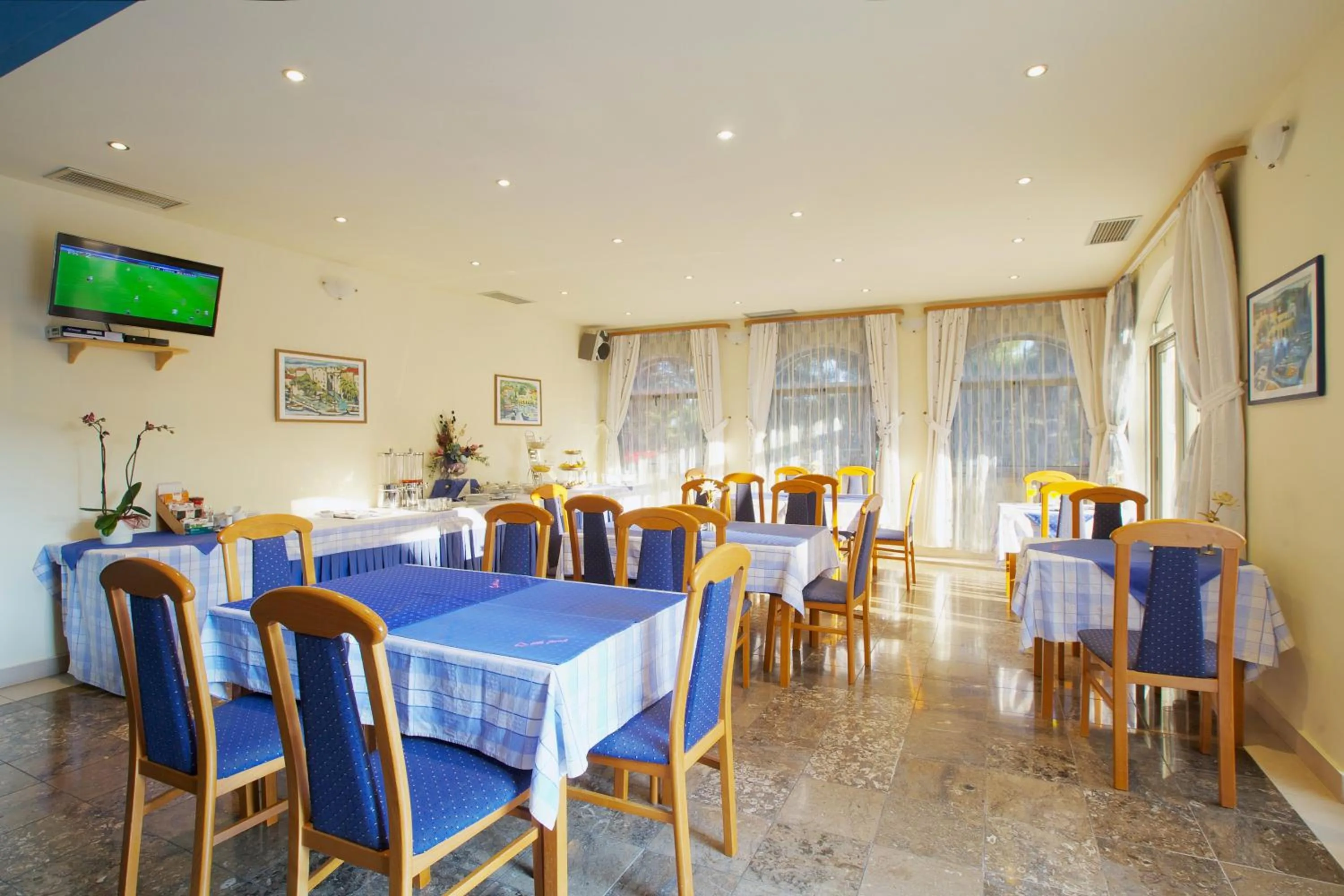 Restaurant/places to eat in Villa Daniela