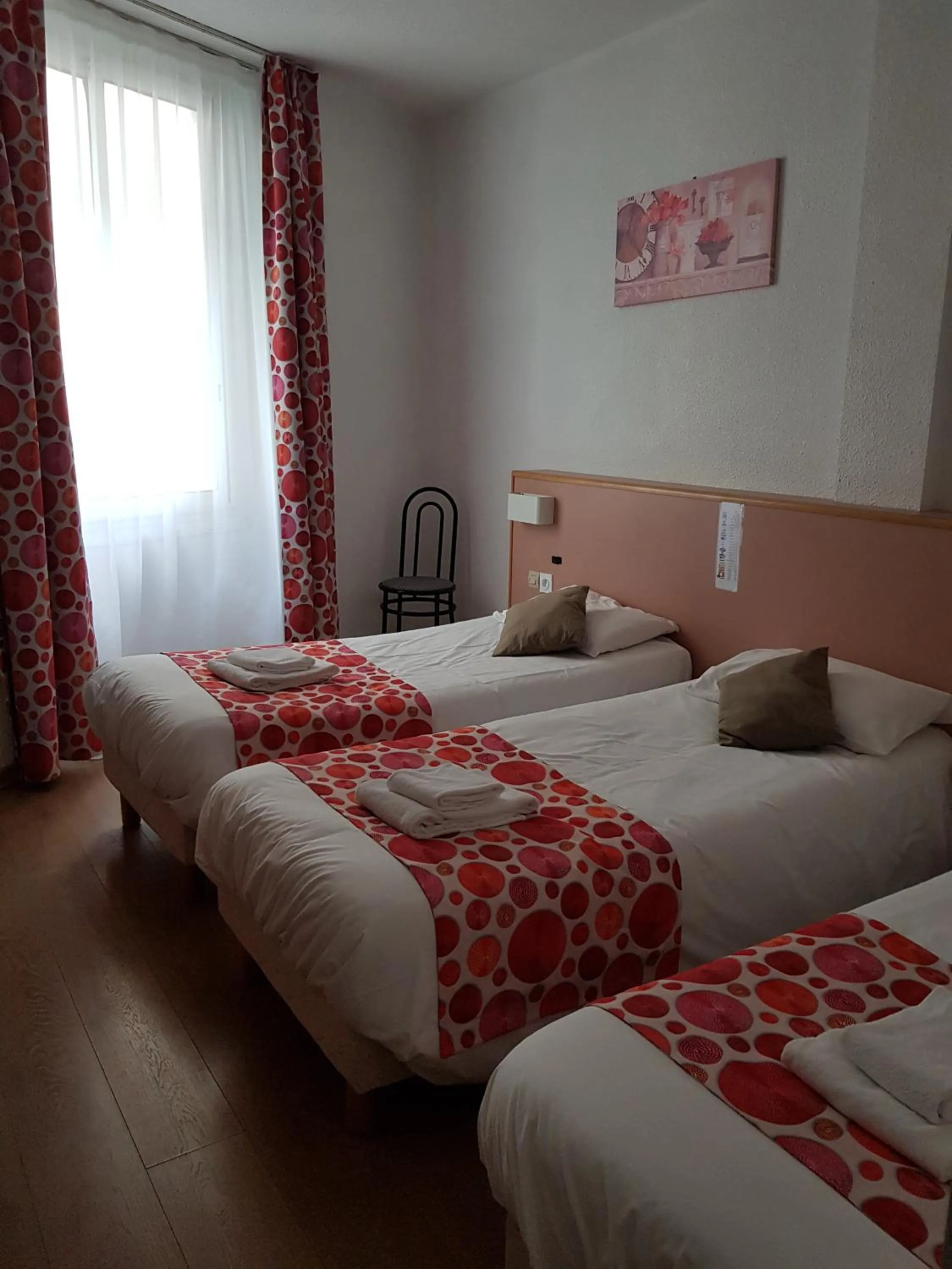 Bed in Hôtel de Paris