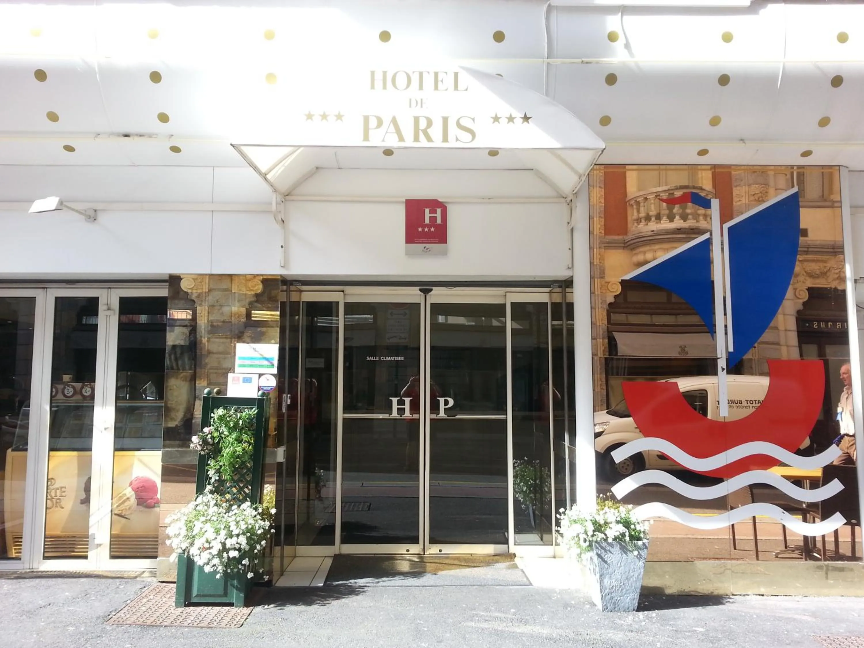 Facade/entrance in Hôtel de Paris