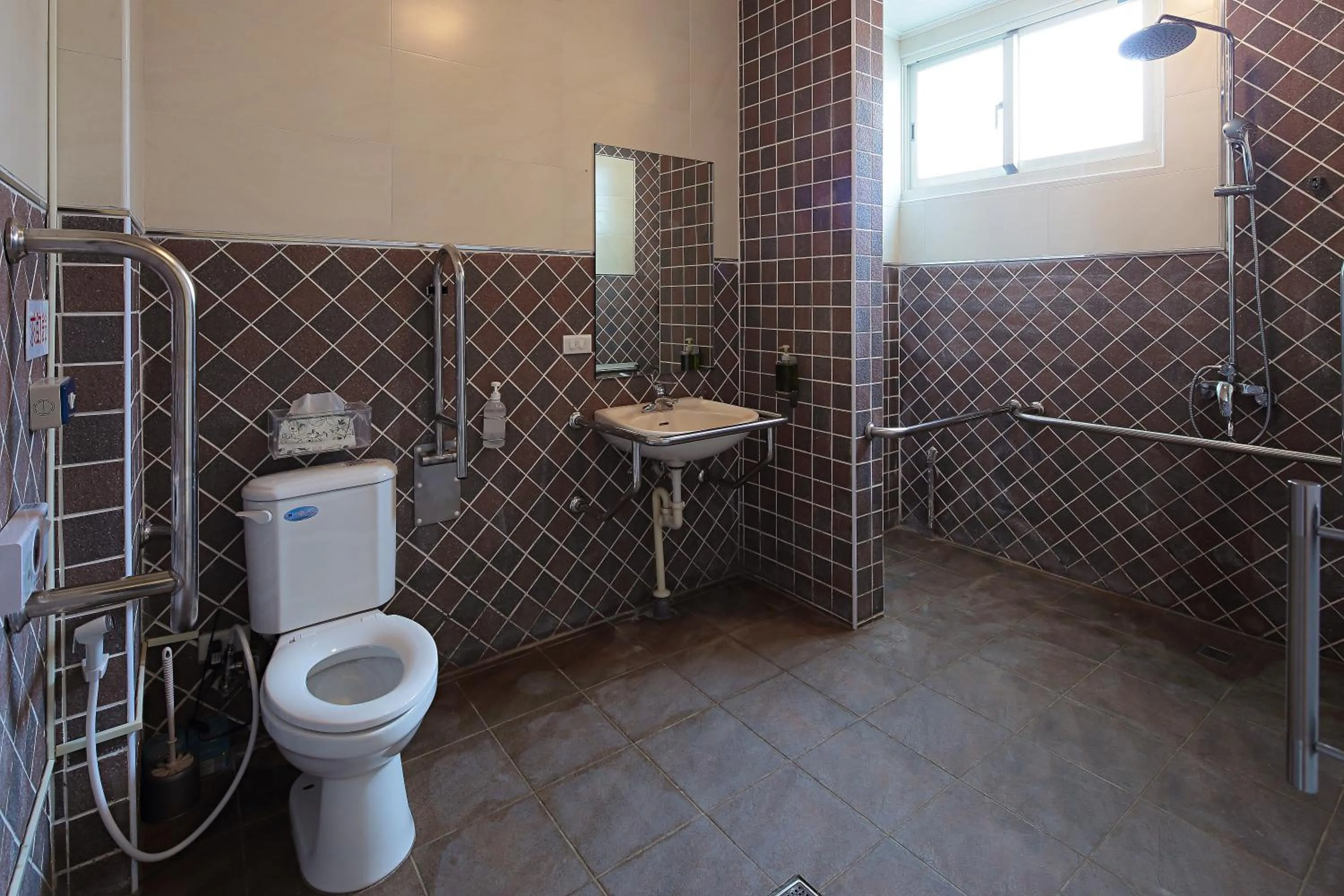 Hot Tub in Happiness Yes Inn