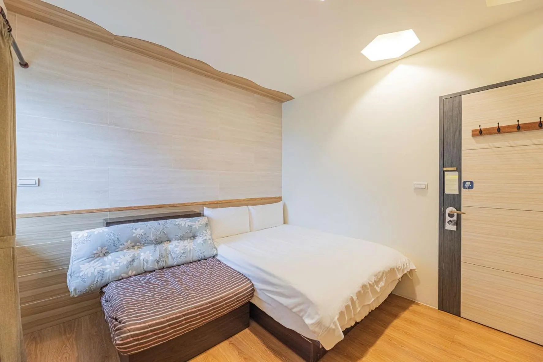 Bed in Happiness Yes Inn