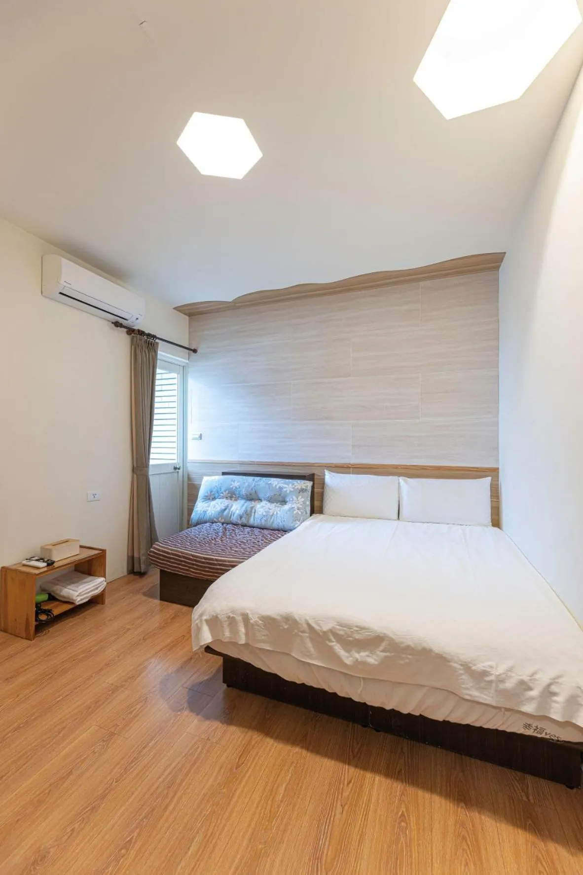 Bed in Happiness Yes Inn