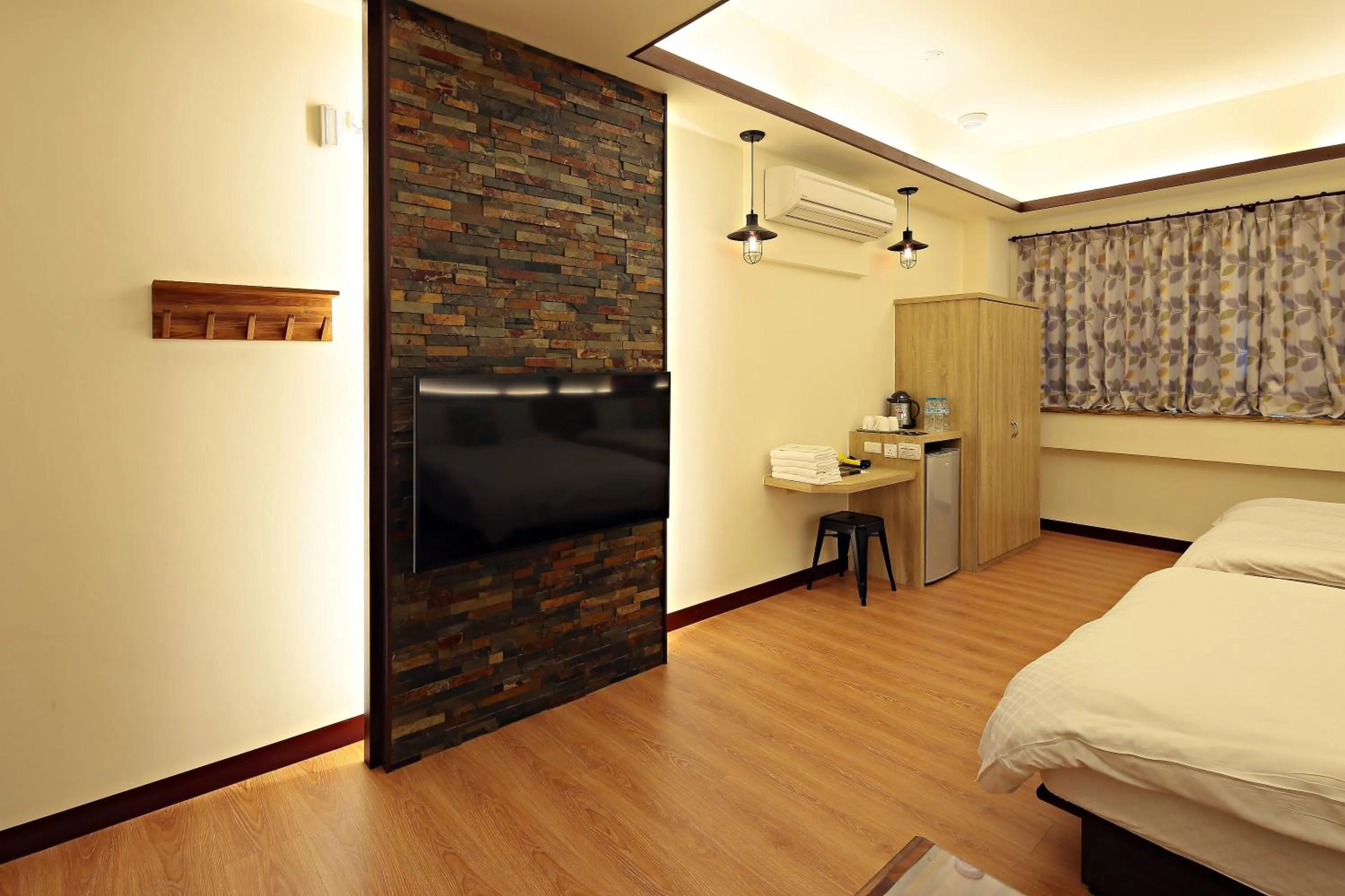 Decorative detail, Bed in Happiness Yes Inn