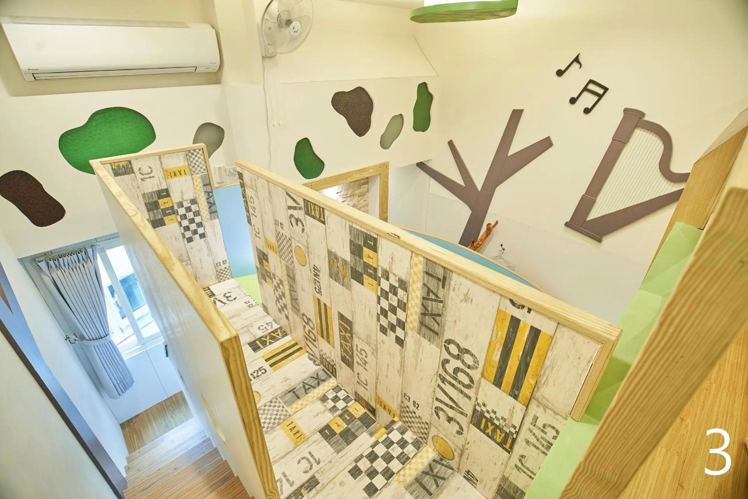 Photo of the whole room, Bed in Happiness Yes Inn