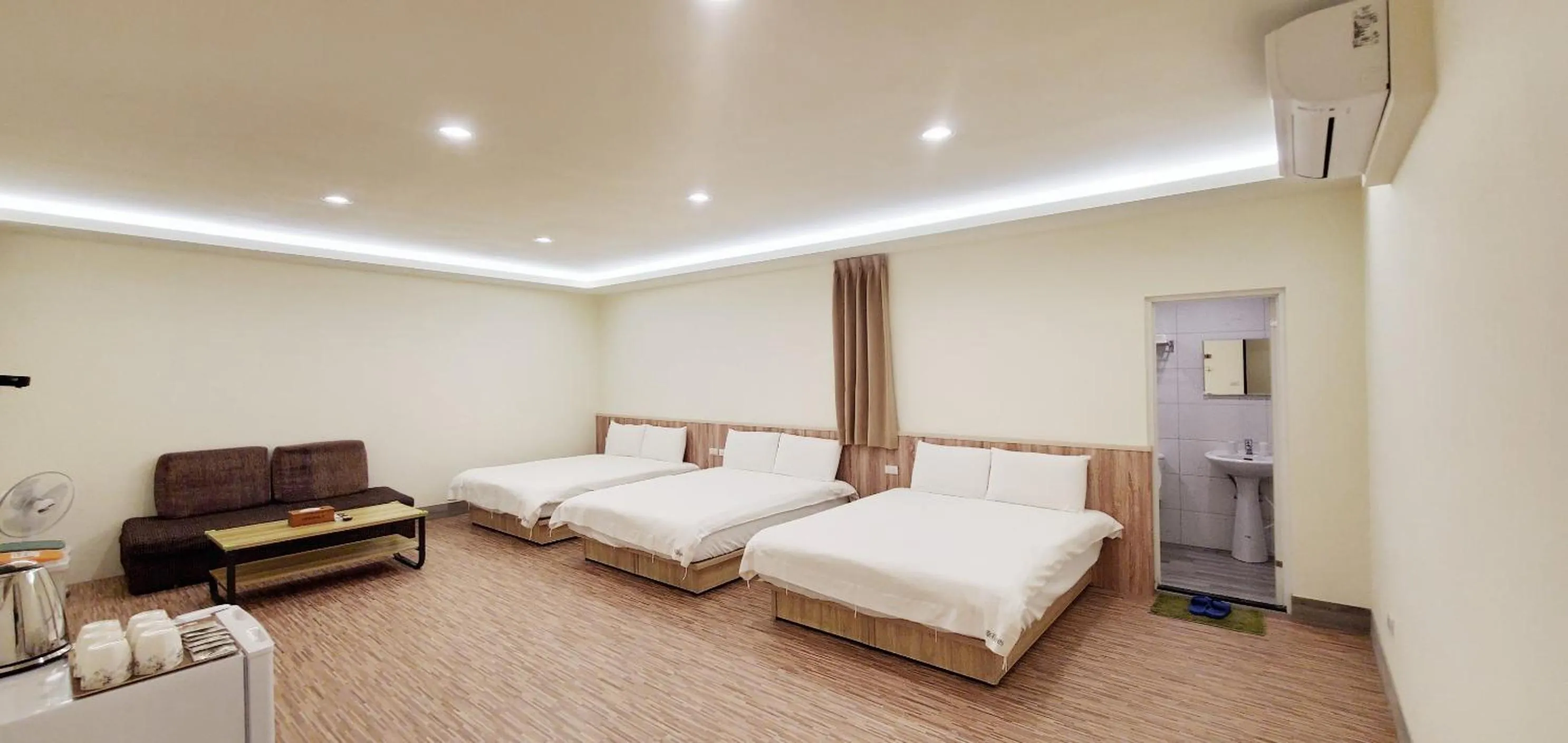 Bed in Happiness Yes Inn