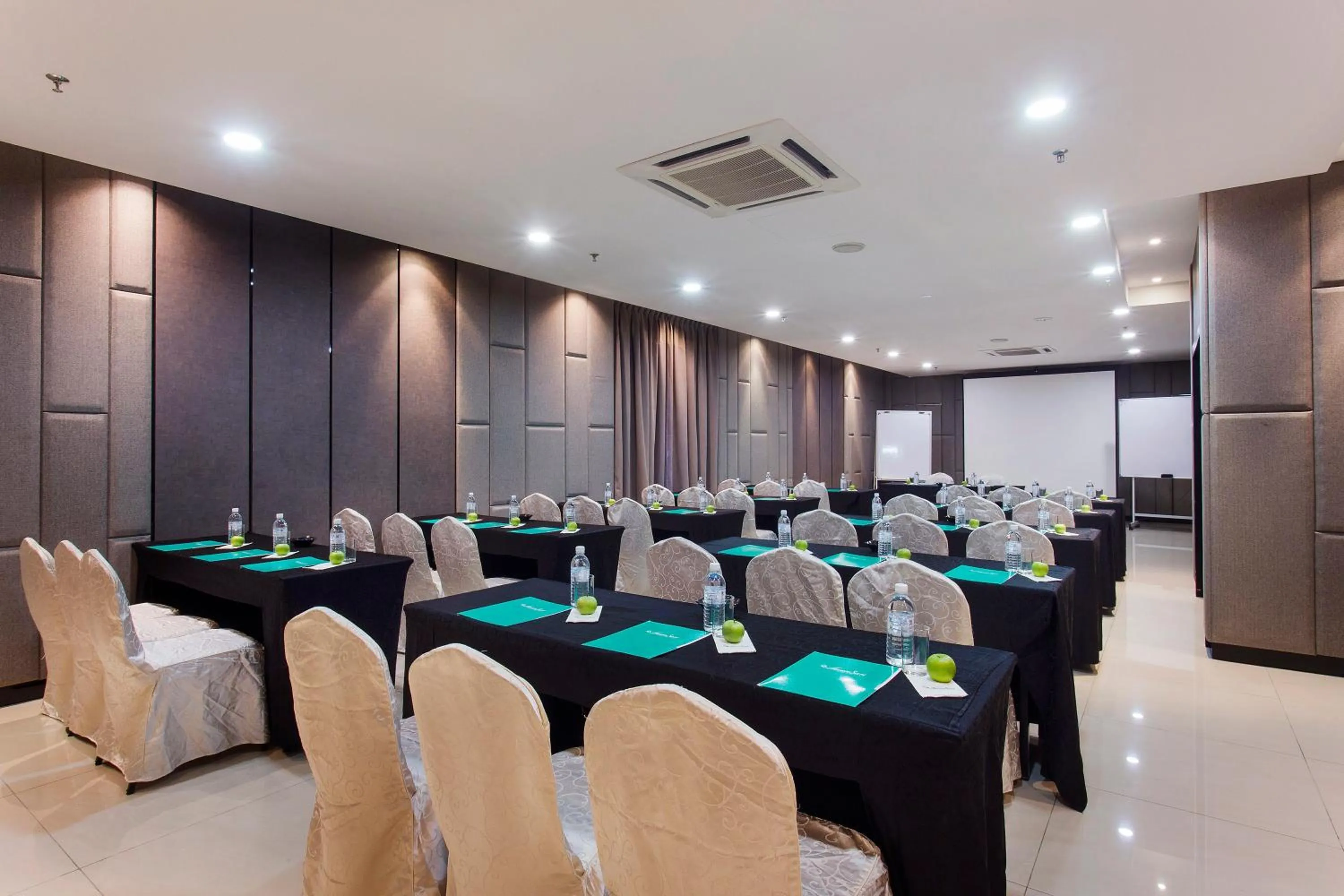 Meeting/conference room in Amansari Hotel Nusajaya