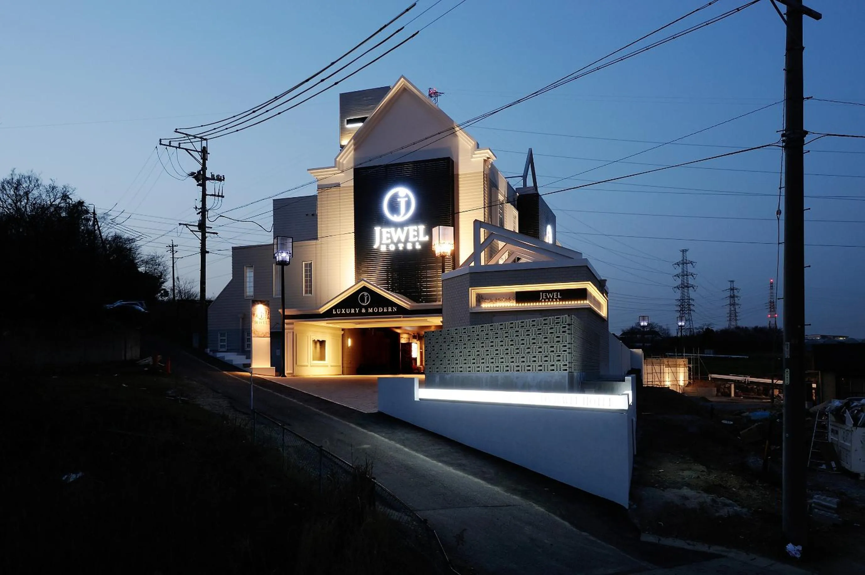 Facade/entrance in JEWEL HOTEL LUXURY MODERN (Adult Only)