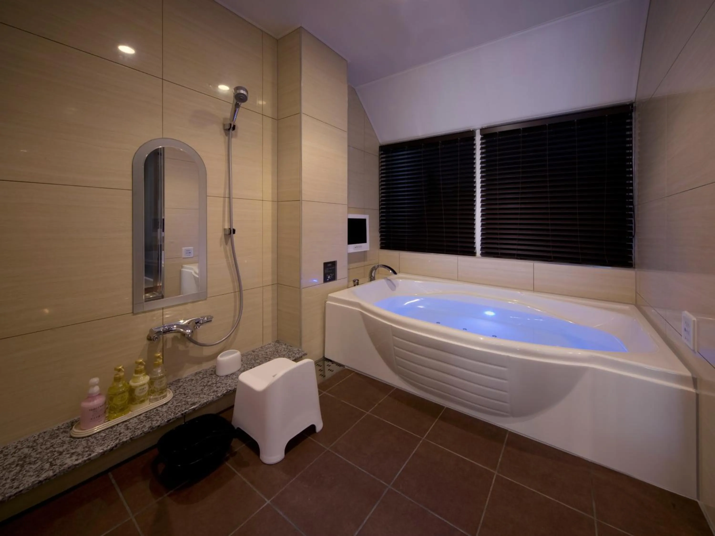 Photo of the whole room in JEWEL HOTEL LUXURY MODERN (Adult Only)