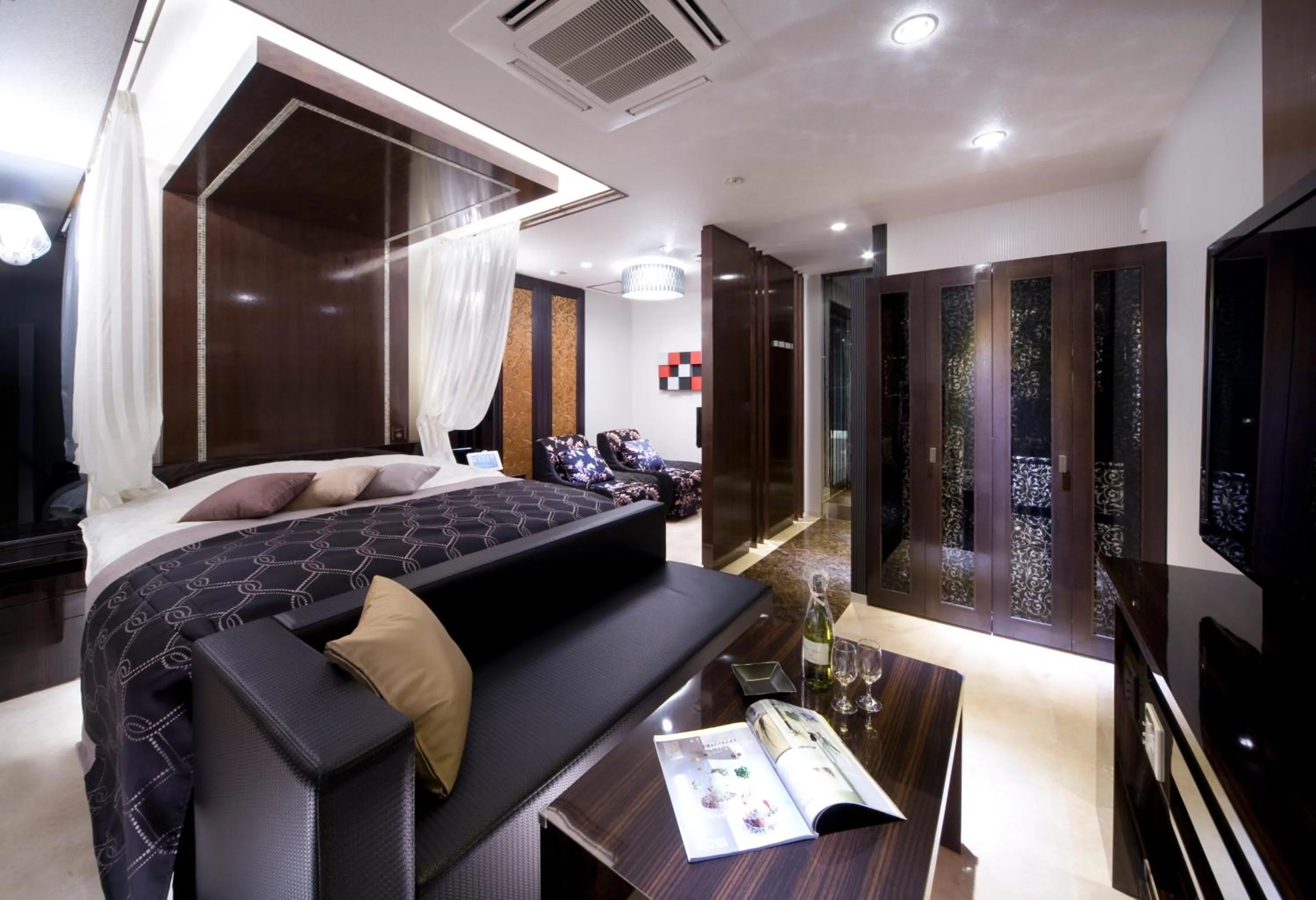 Photo of the whole room, Bed in JEWEL HOTEL LUXURY MODERN (Adult Only)